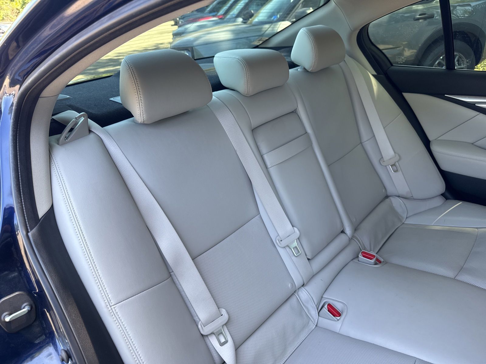 Used 2022 Grand Blue INFINITI LUXE image 7