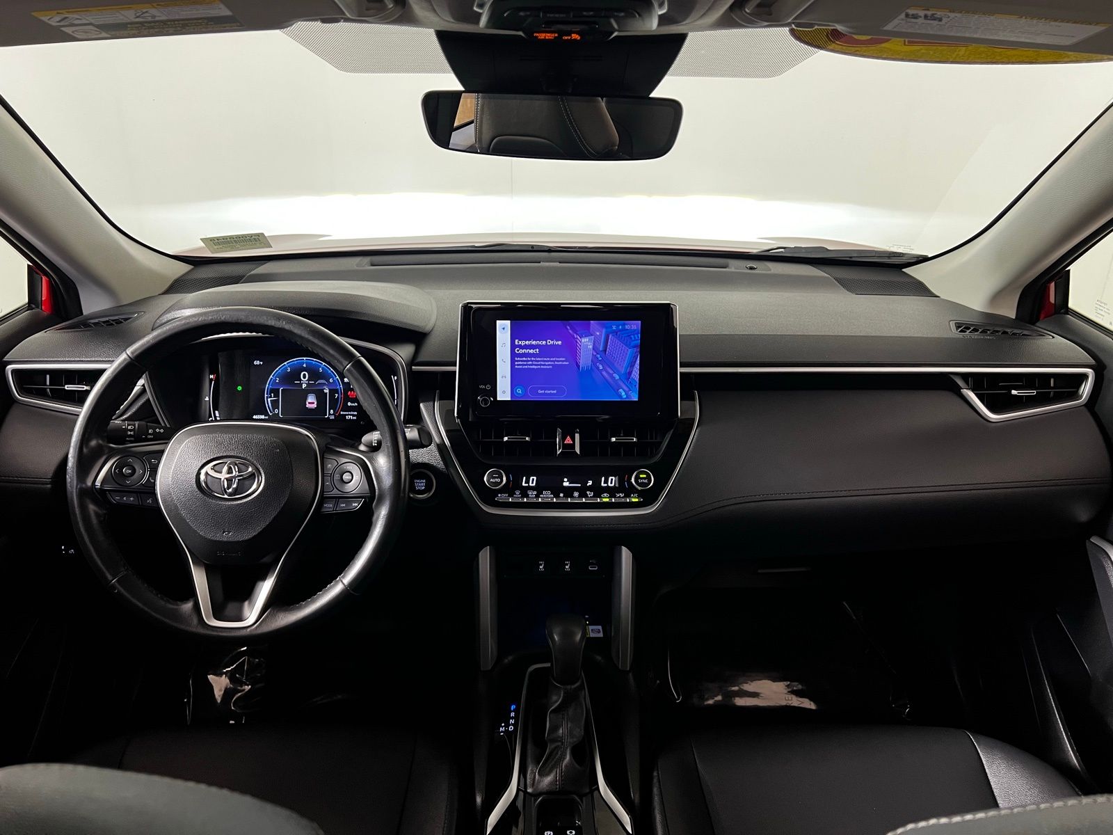 2023 Toyota Corolla Cross XLE 24