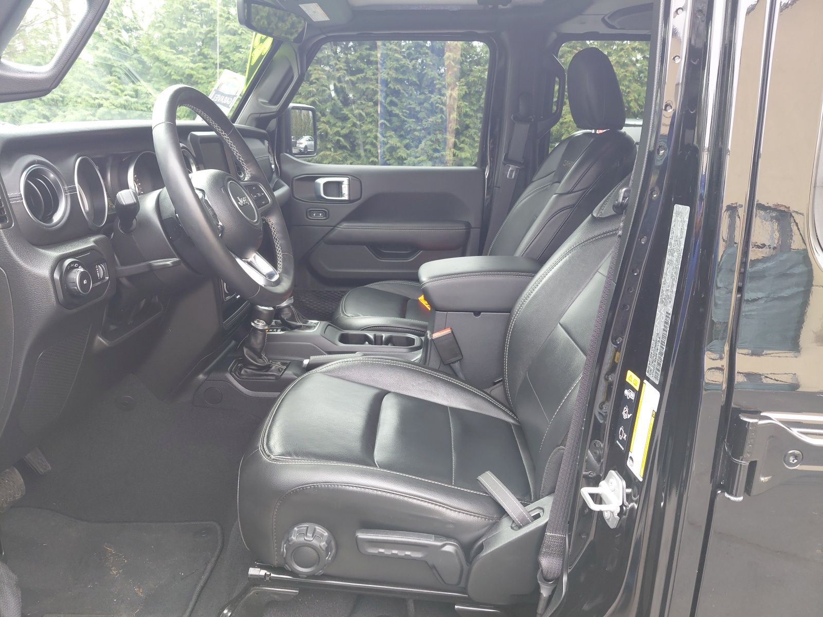 View vehicle photo 2