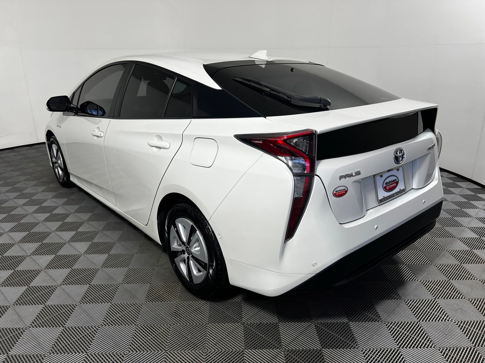 Thumbnail: 2018 Toyota Prius - 7