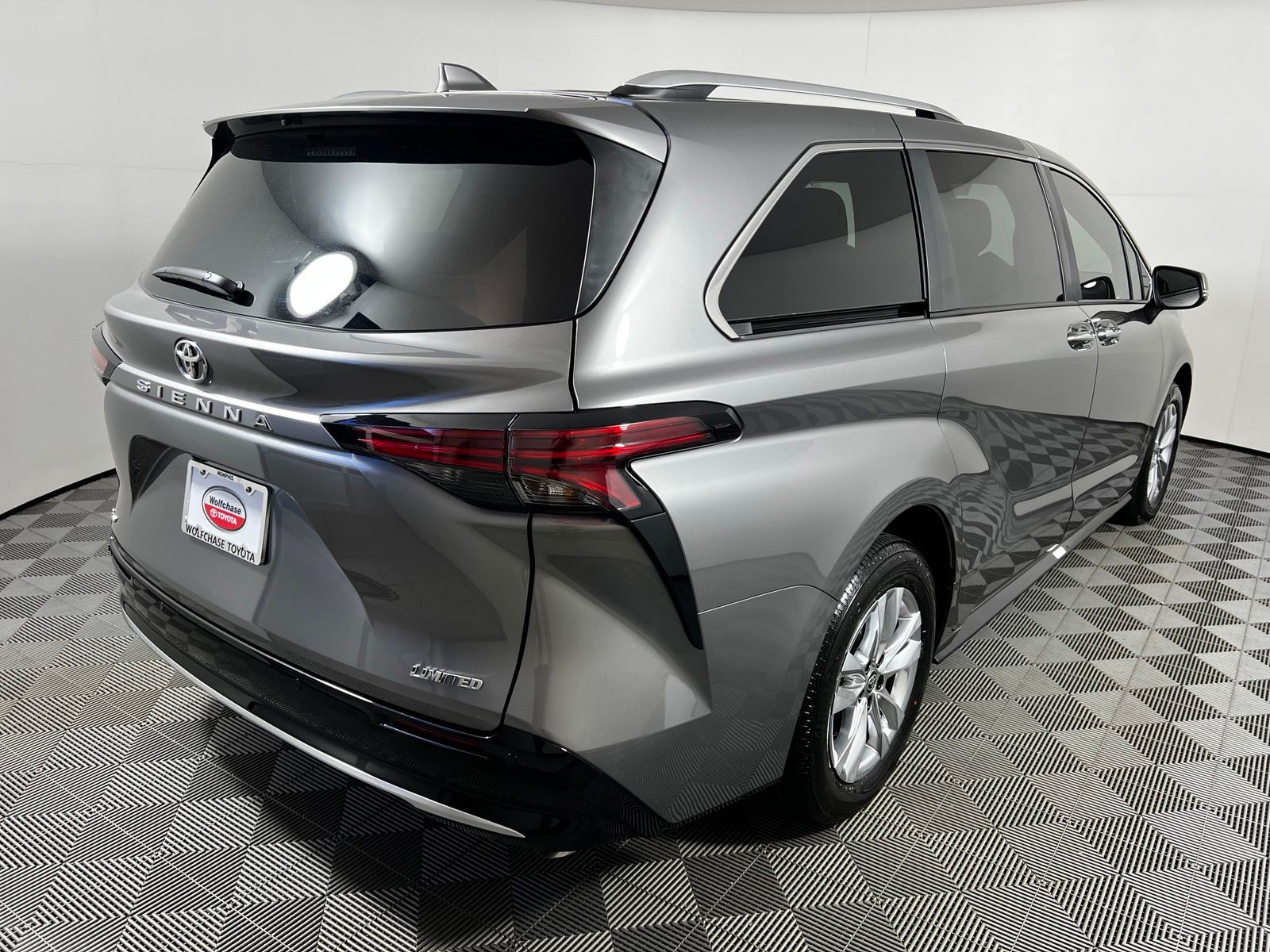 Thumbnail: 2026 Toyota Sienna - 5