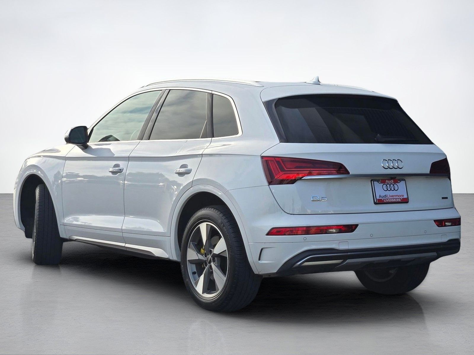 View vehicle photo 5