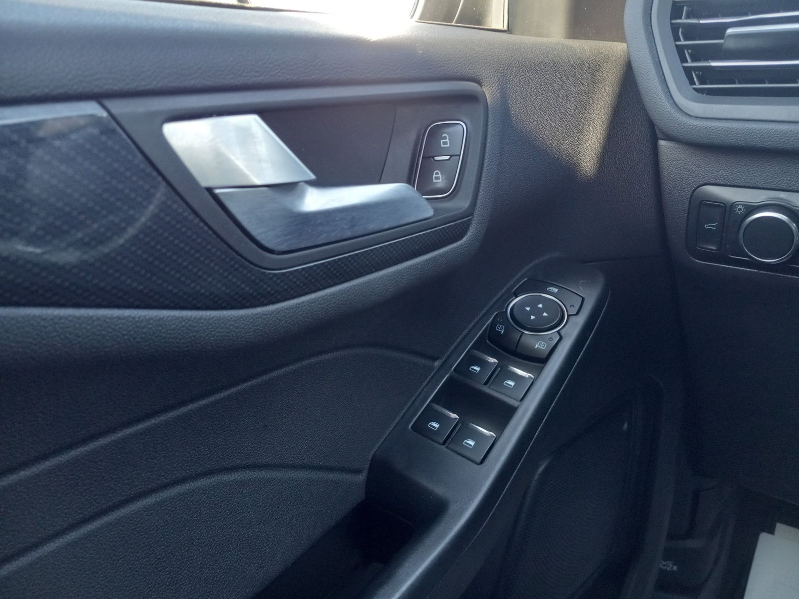 2024 Ford Escape image 25