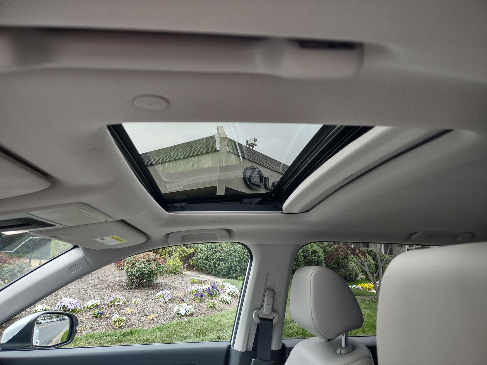 Used 2024 White Honda EX-L image 11