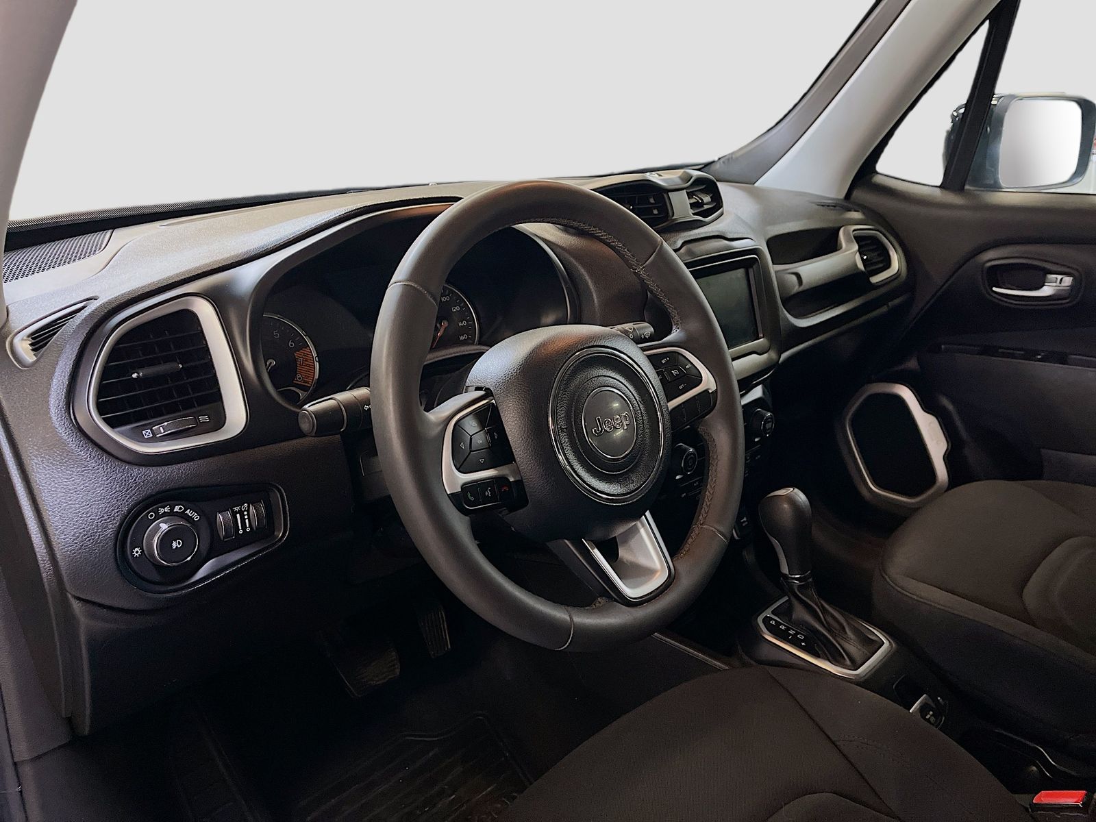 Used 2021 Black Jeep Latitude image 9