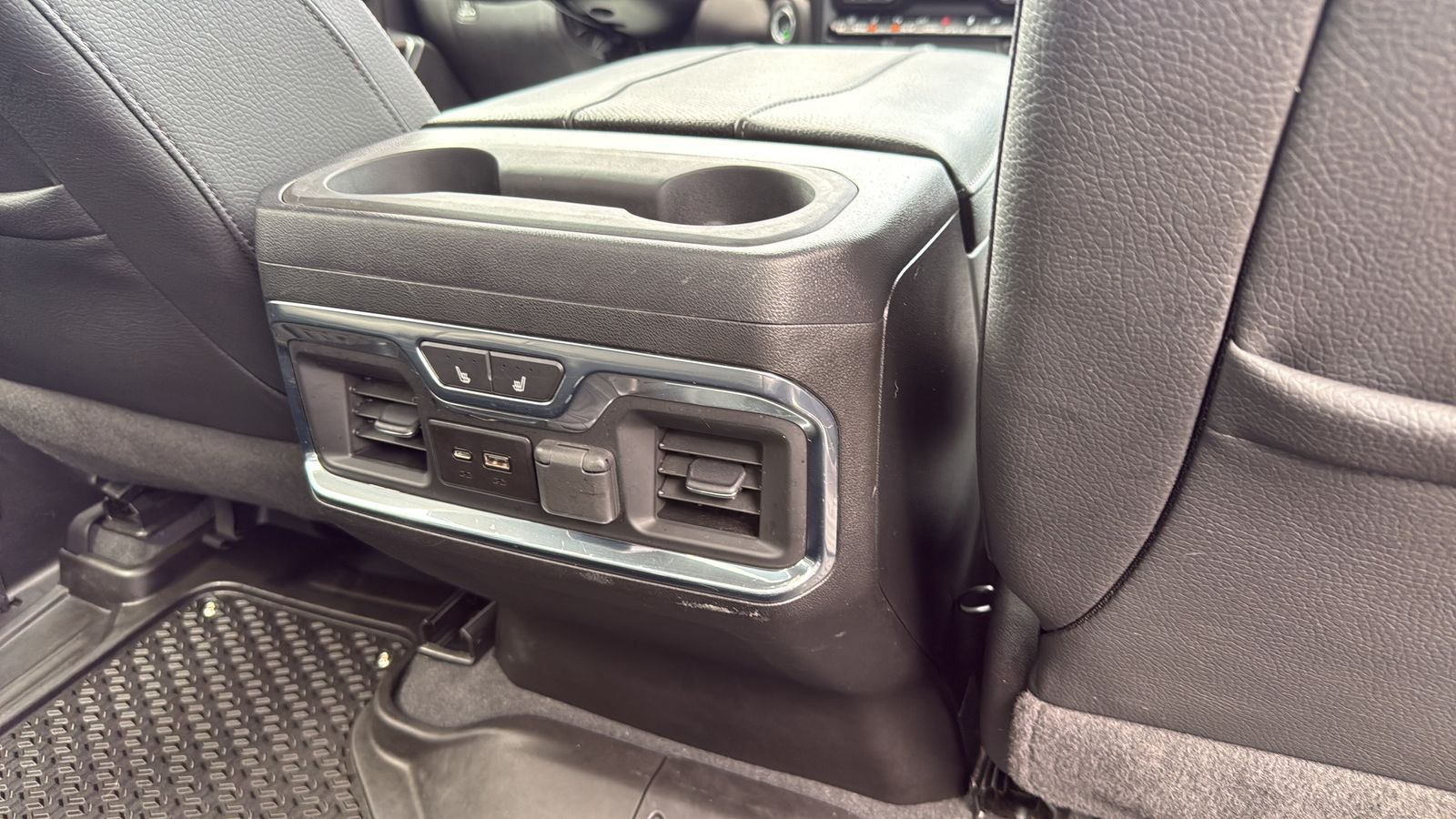 Used 2023 Green GMC Denali image 27