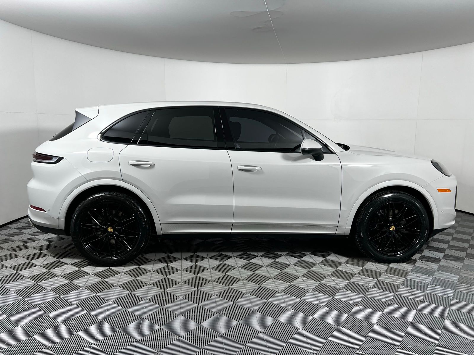 Thumbnail: 2024 Porsche Cayenne - 4