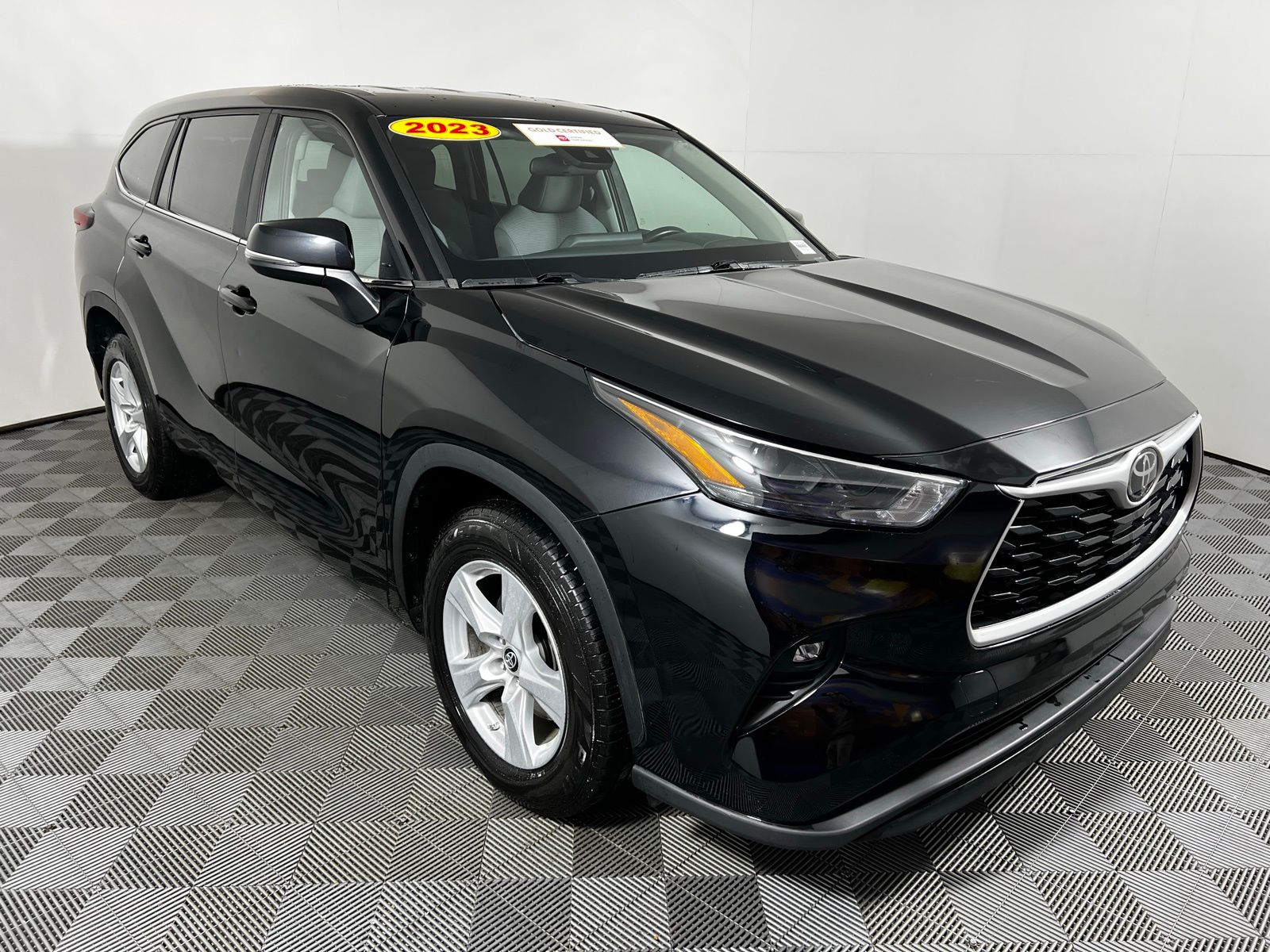 Thumbnail: 2023 Toyota Highlander - 3