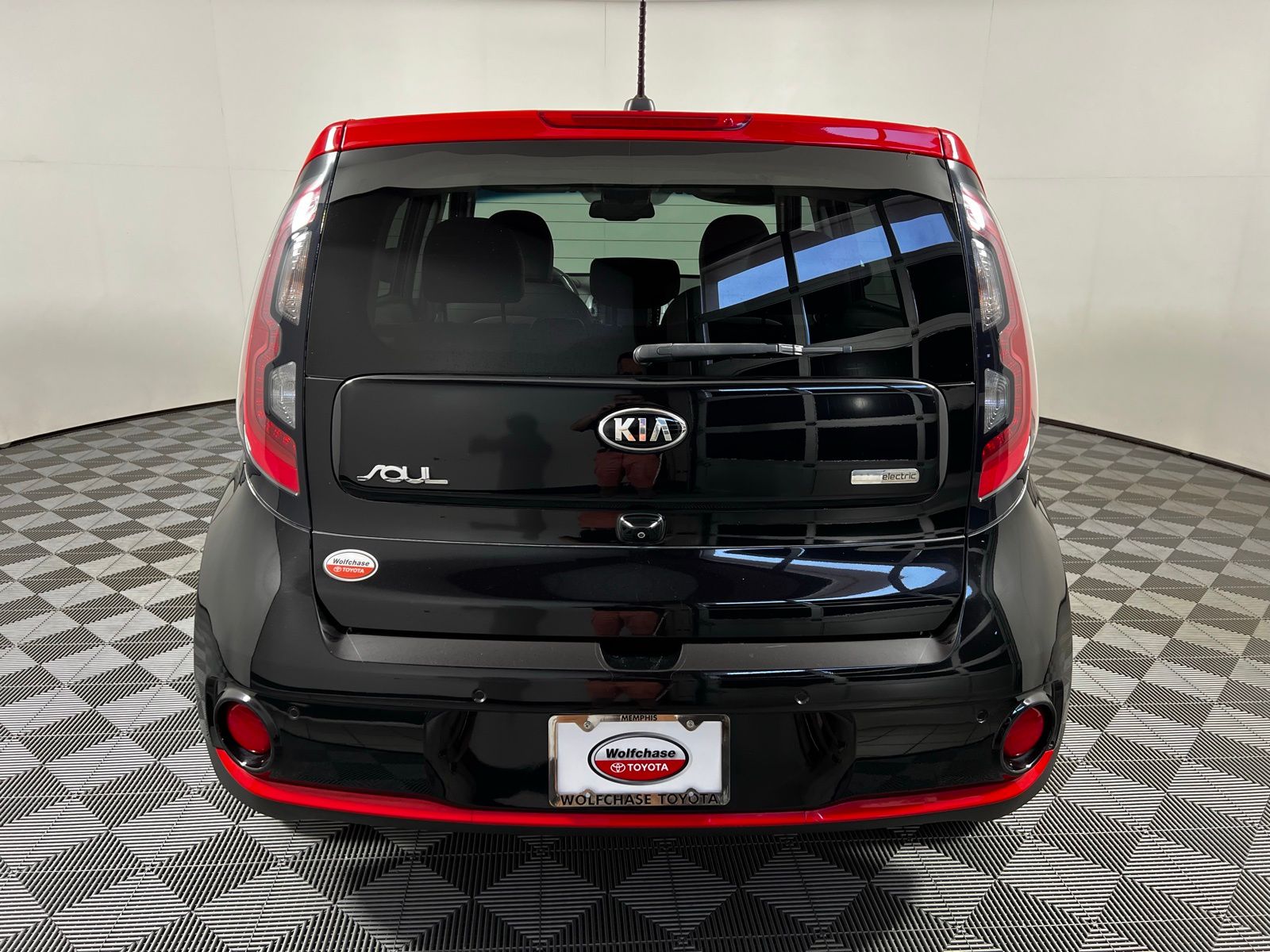 Thumbnail: 2017 Kia Soul EV - 6