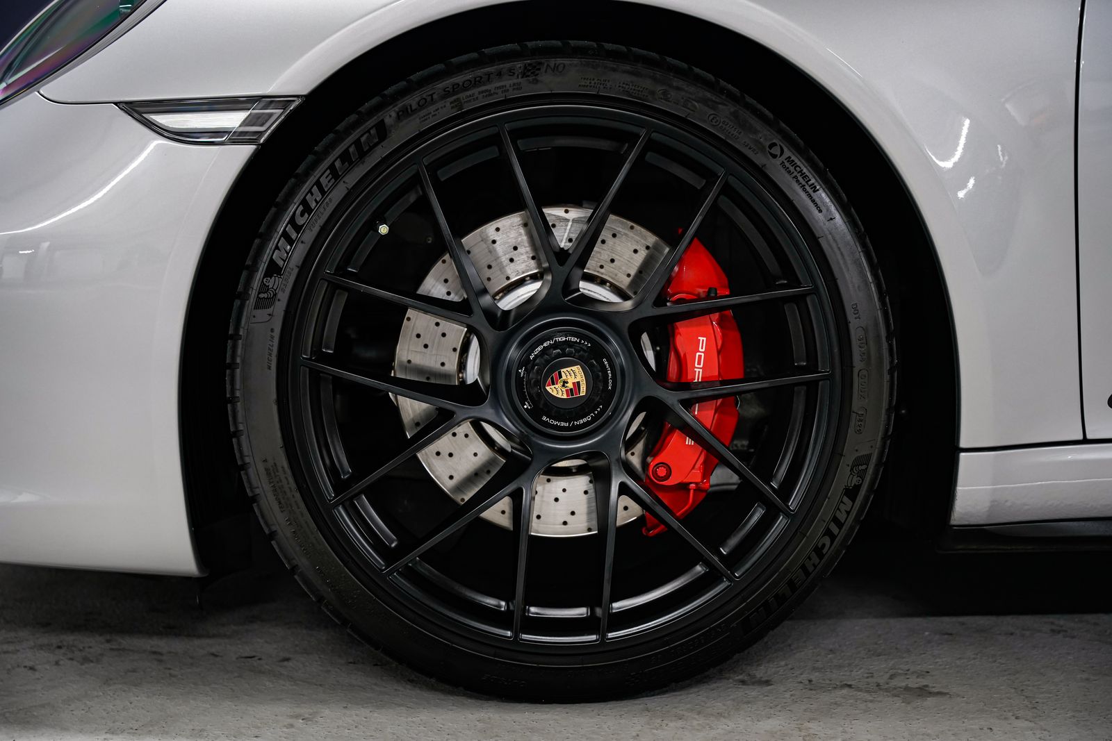 2018 Porsche 911 Carrera GTS — photo 45