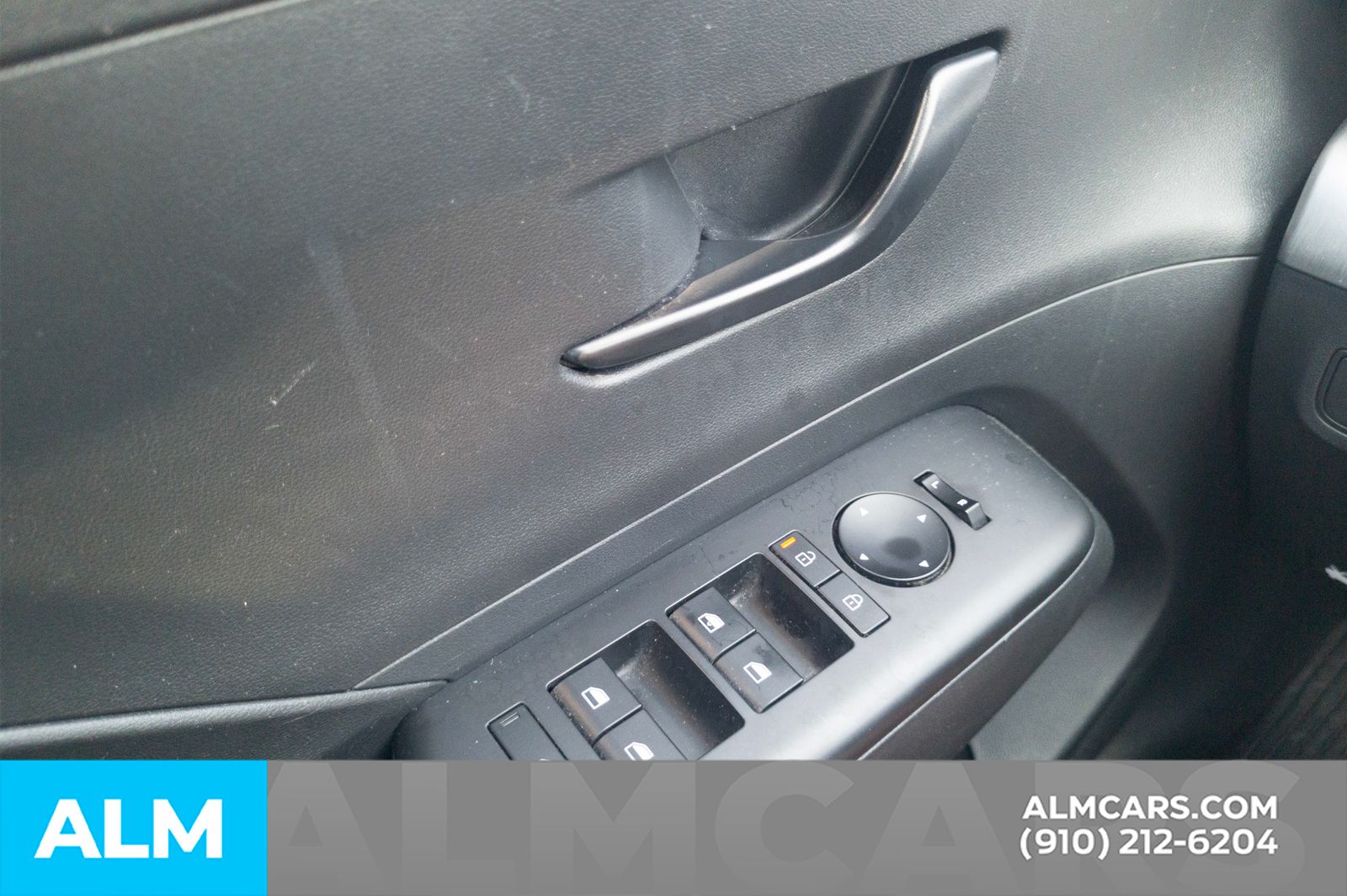 Used 2025 Abyss Black Hyundai SEL image 15