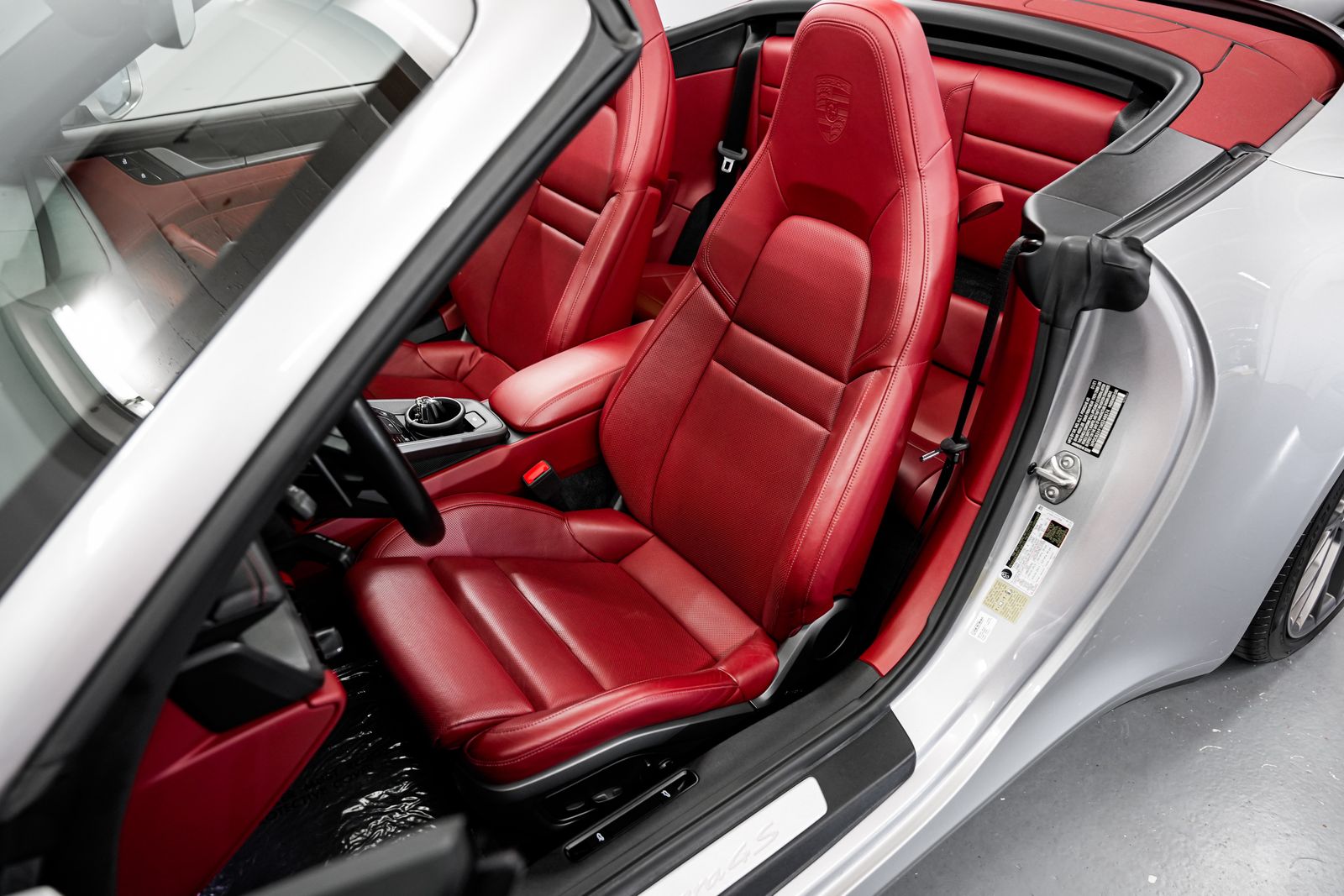 2021 Porsche 911 Carrera 4S — photo 23