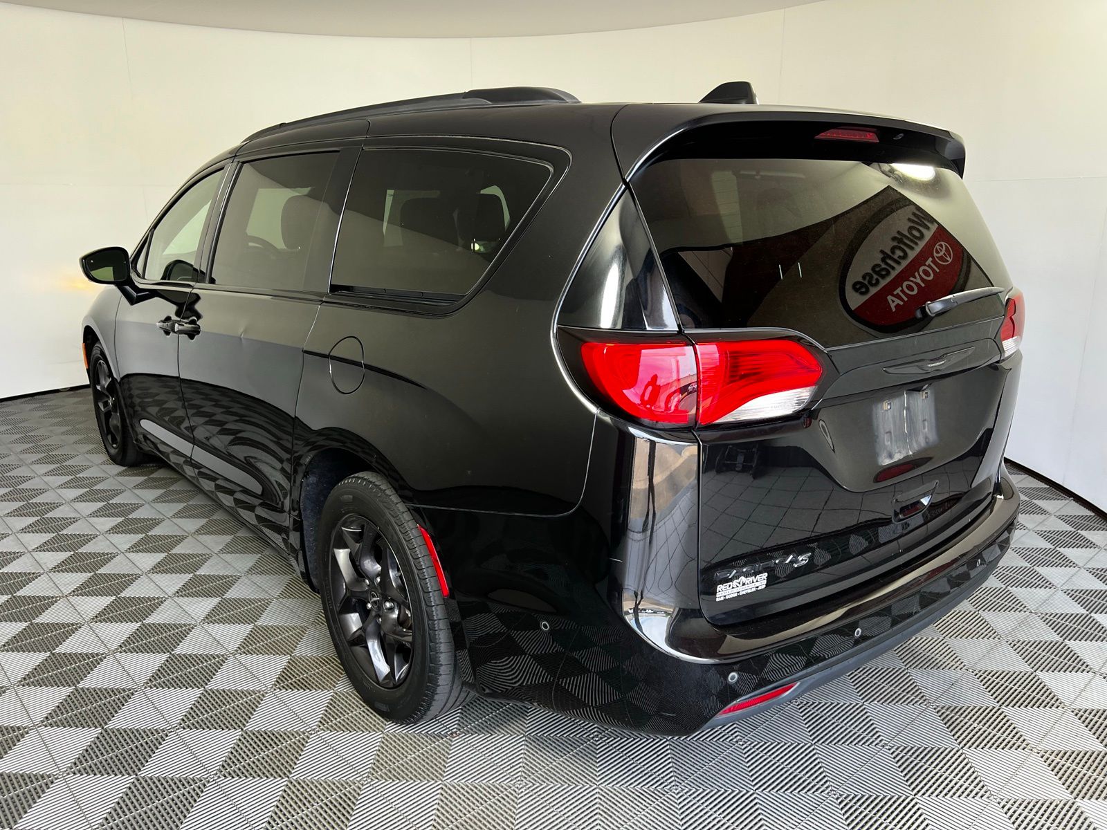 Thumbnail: 2020 Chrysler Pacifica - 7