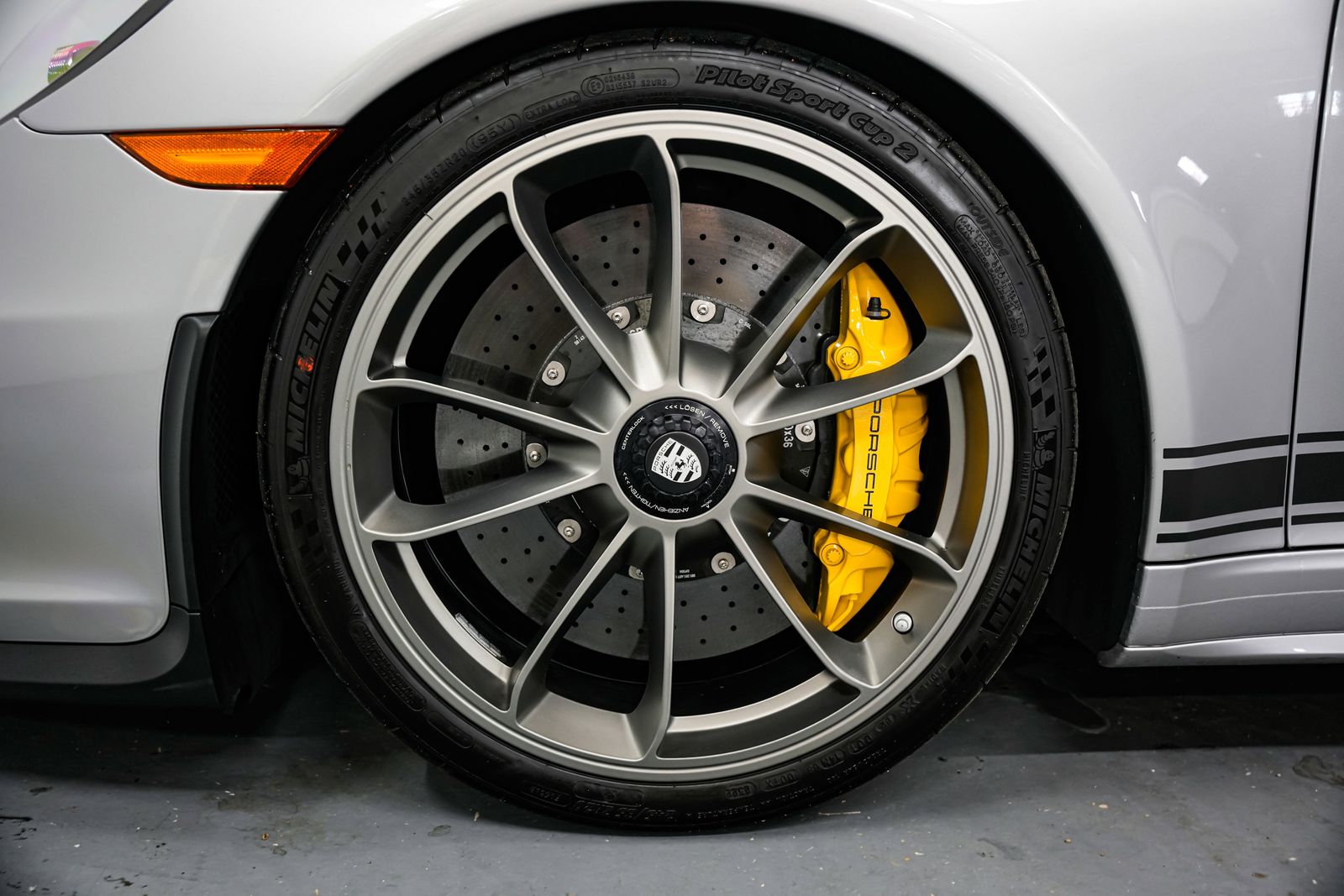 2016 Porsche 911 R — photo 52