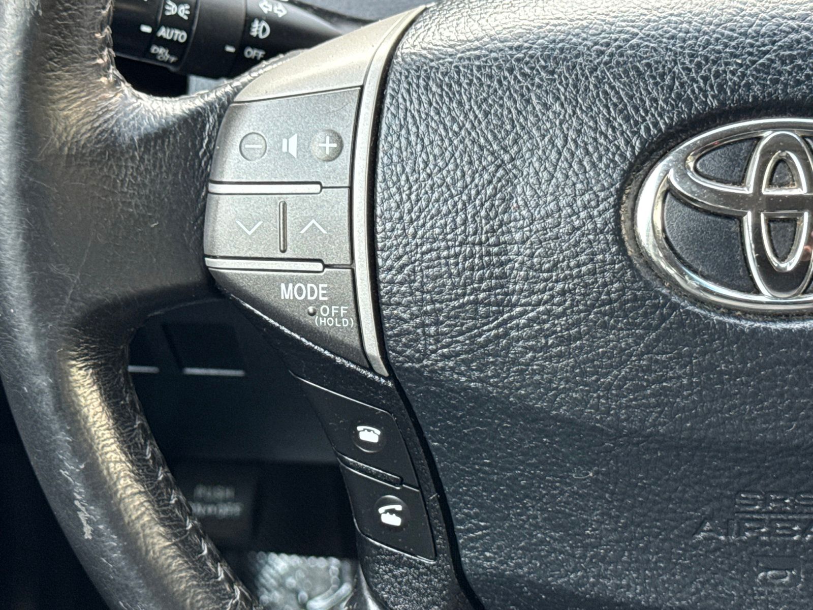 Used 2012 Classic Silver Metallic Toyota Base image 17