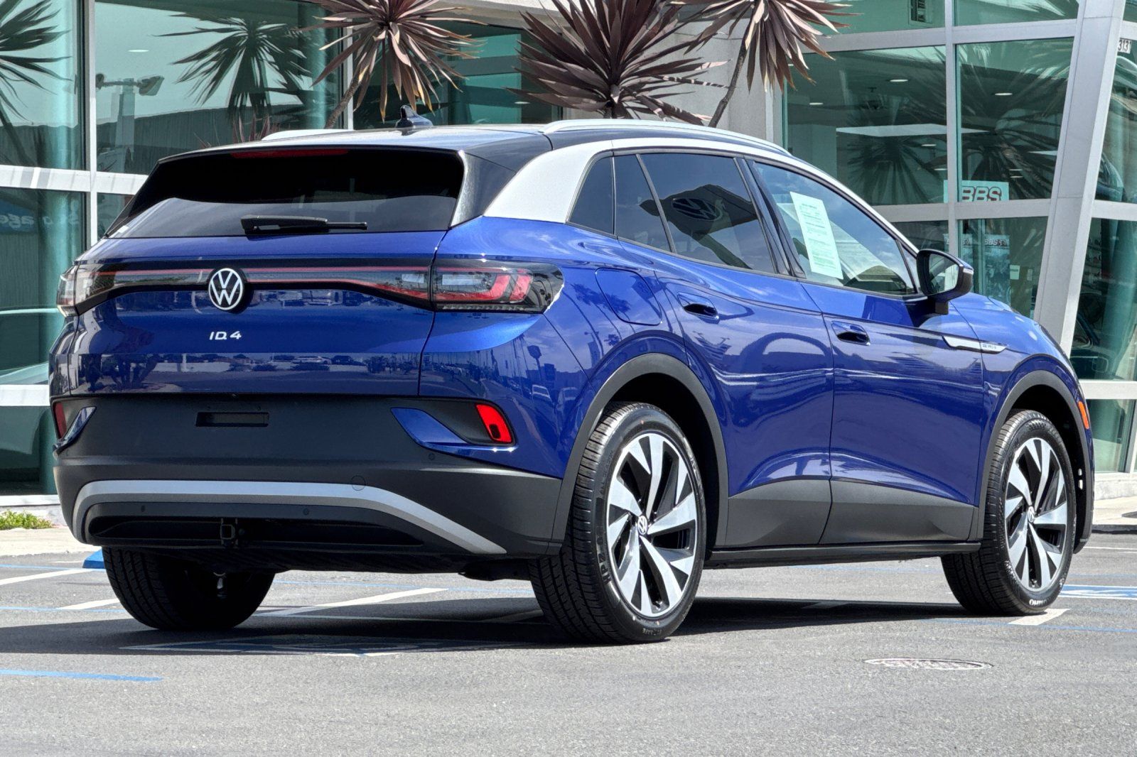 View vehicle photo 4