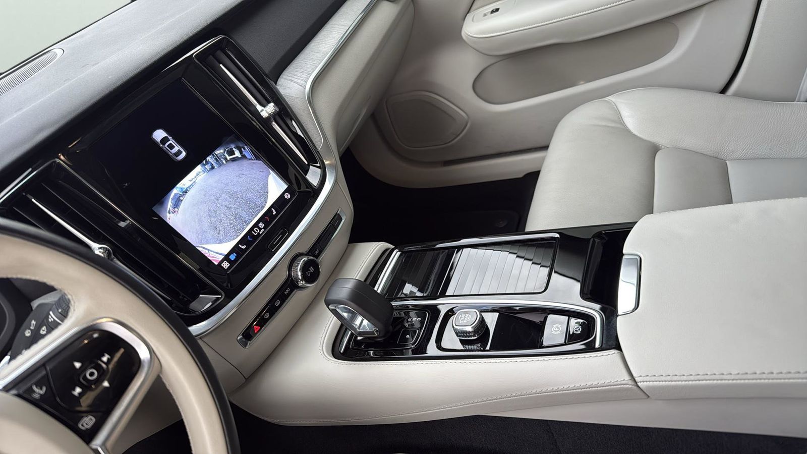 Used Car 2024 Volvo S60 Recharge Plug-in Hybrid  T8 Plus Dark Theme For Sale Under $40,000 In Austin, Texas