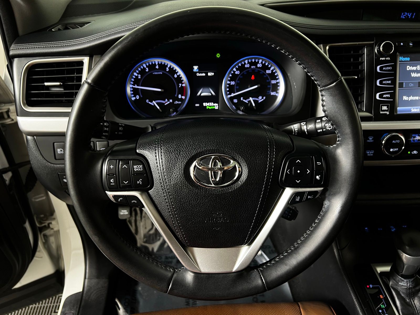 Thumbnail: 2018 Toyota Highlander - 16