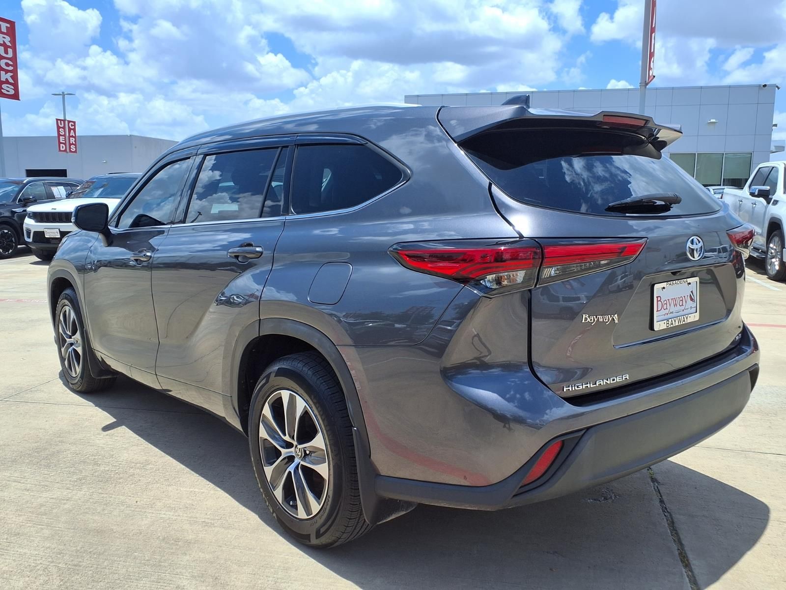 2022 Toyota Highlander XLE - 8