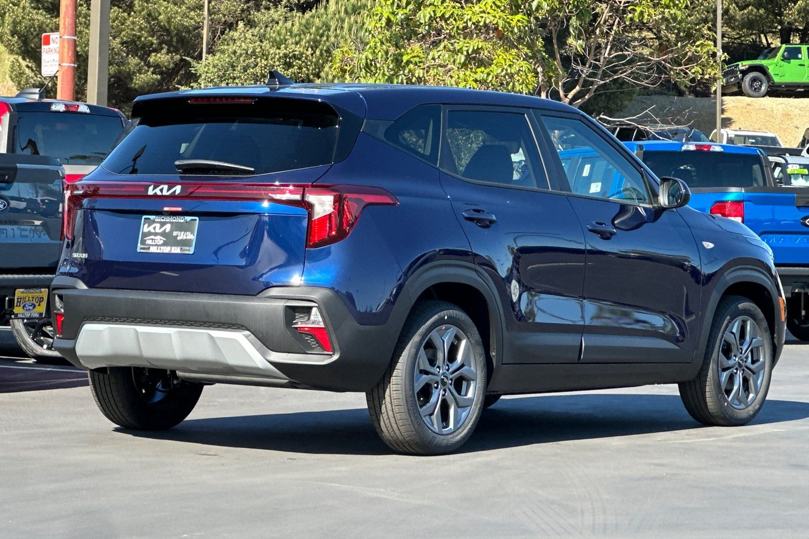 View vehicle photo 4