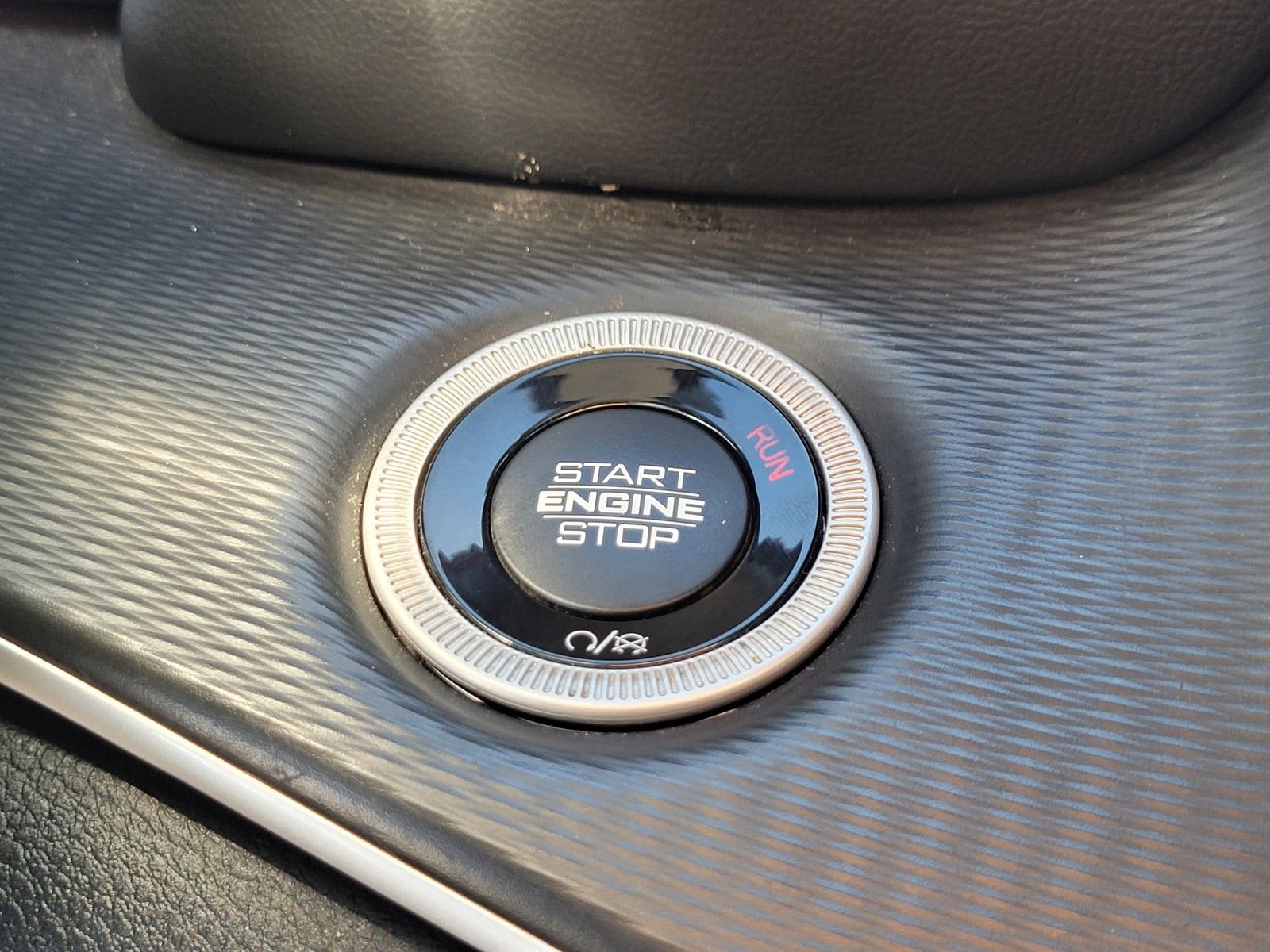 Used 2023 White Jeep Laredo image 19