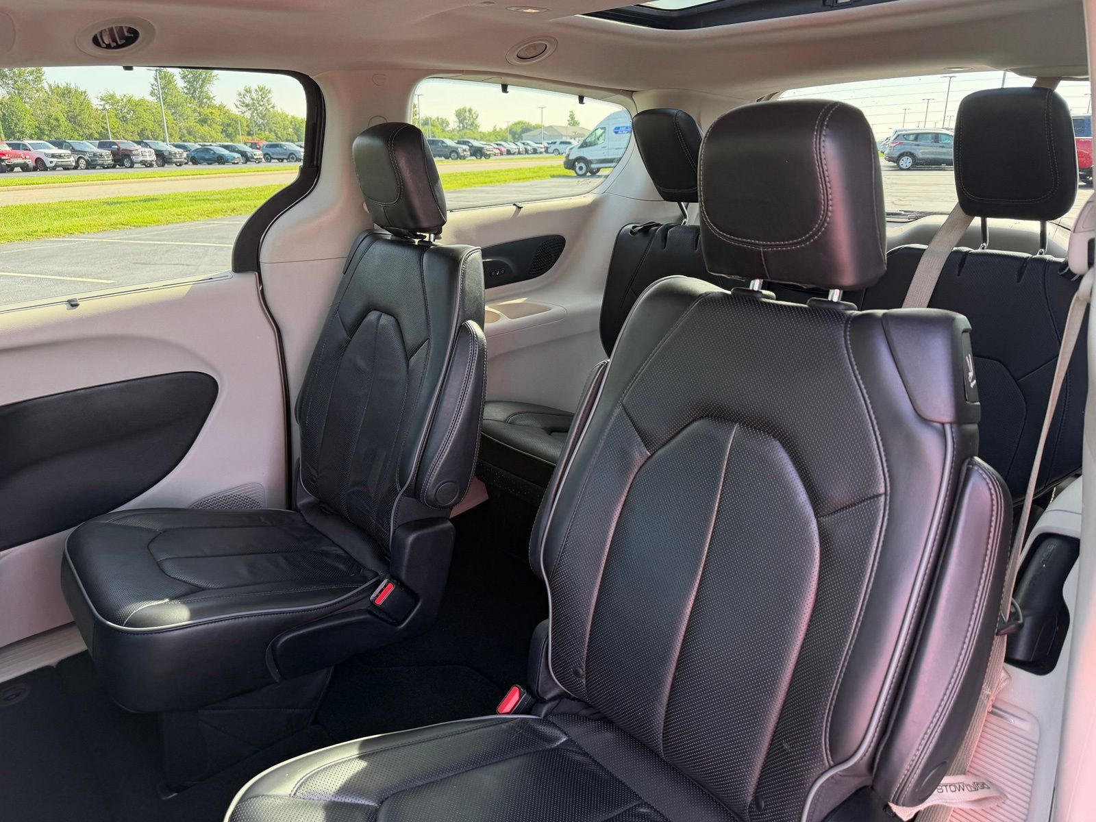 2019 Chrysler Pacifica image 14
