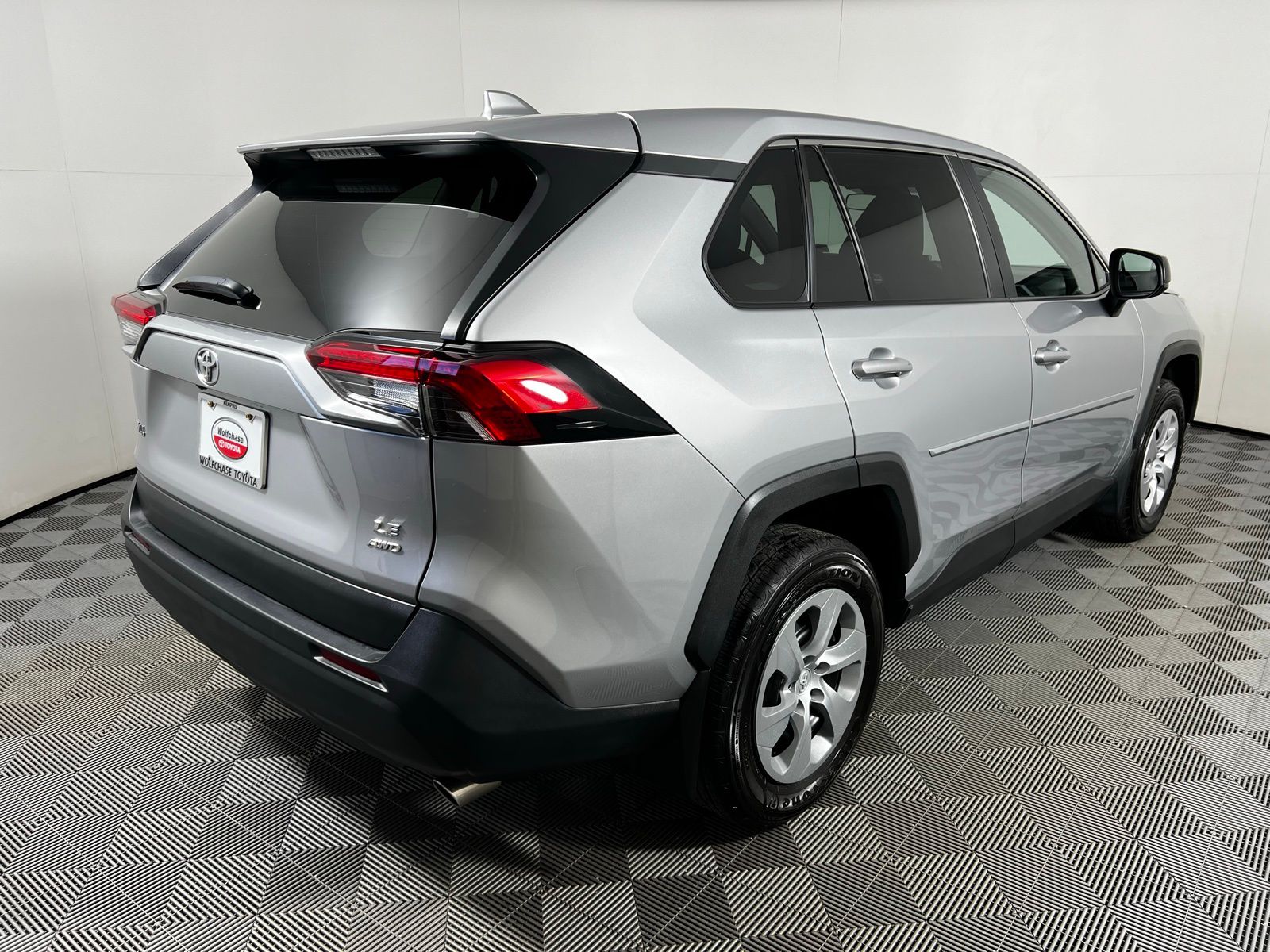 2023 Toyota RAV4 LE 6