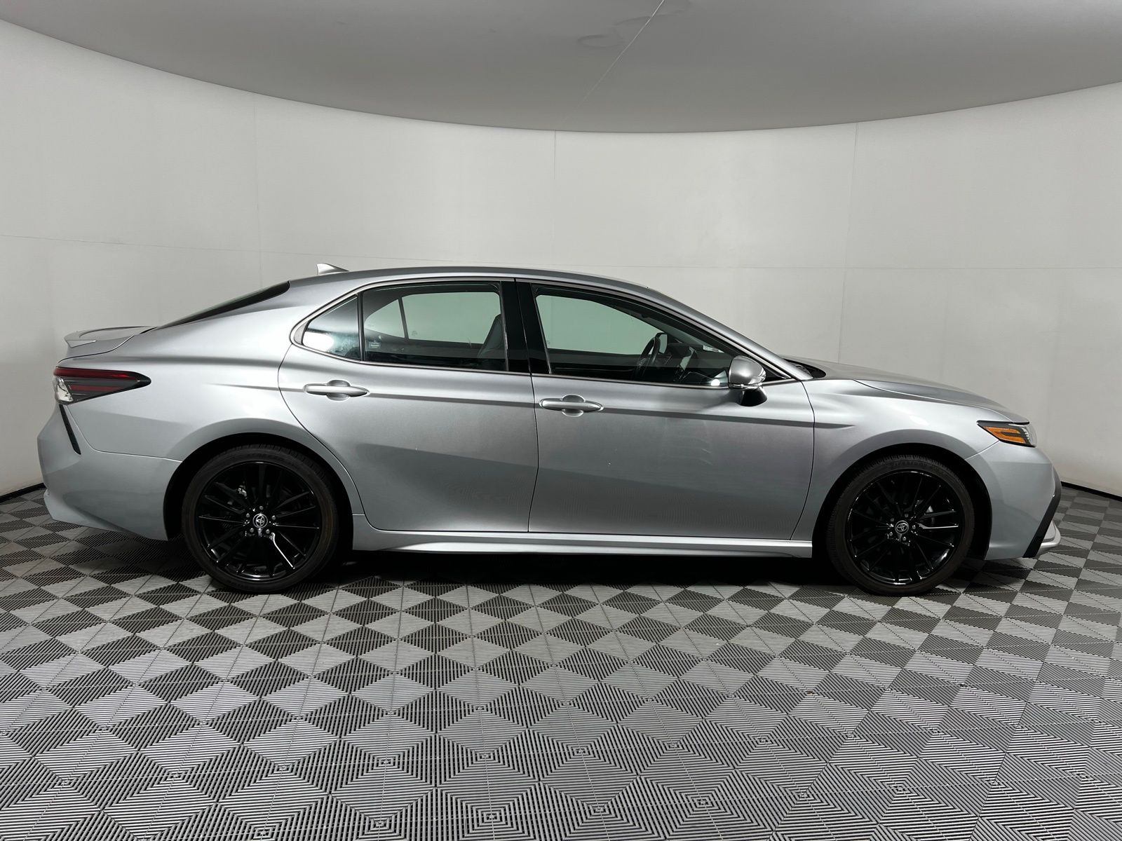 2023 Toyota Camry XSE 4