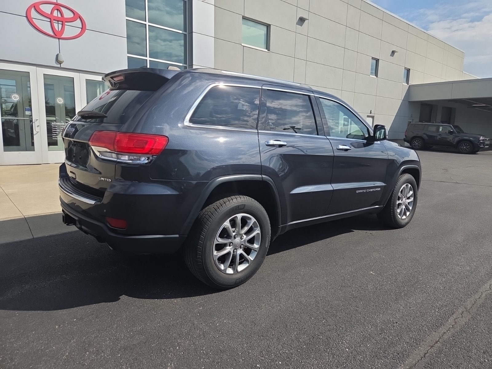 used 2015 Jeep Grand Cherokee car, priced at $12,842