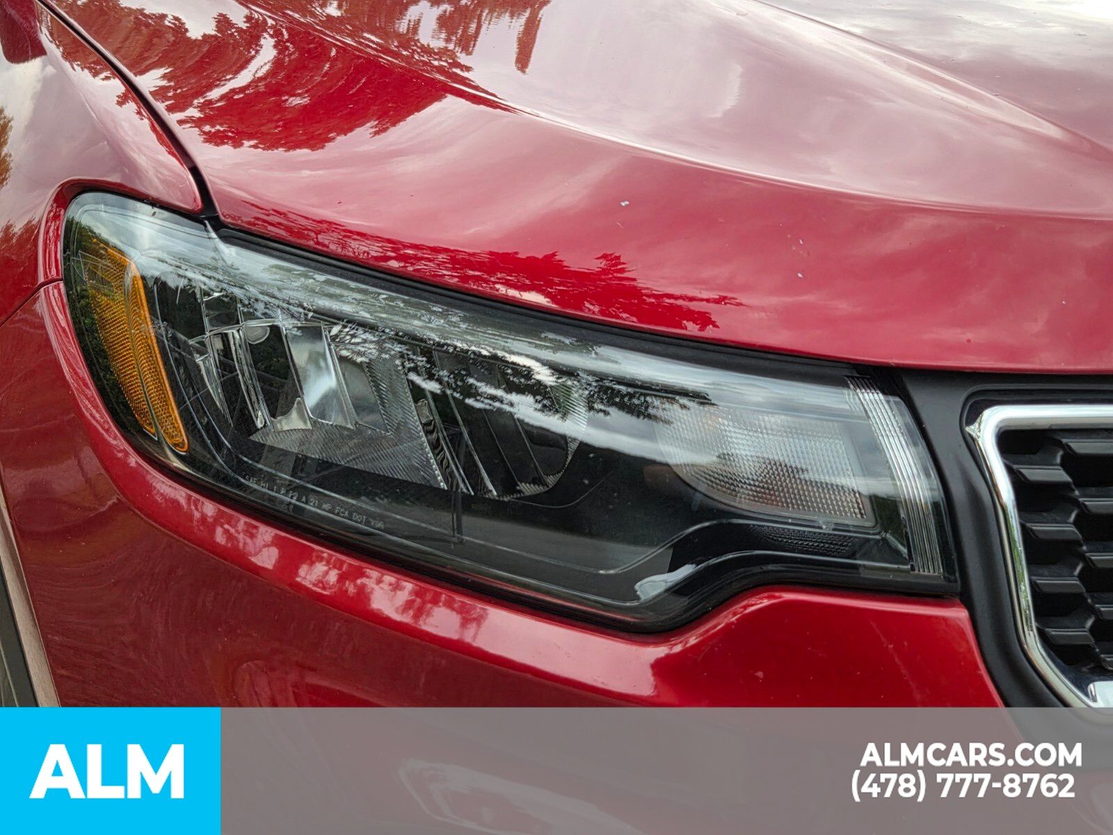 Used 2025 Red Hot Pearlcoat Jeep Latitude image 30