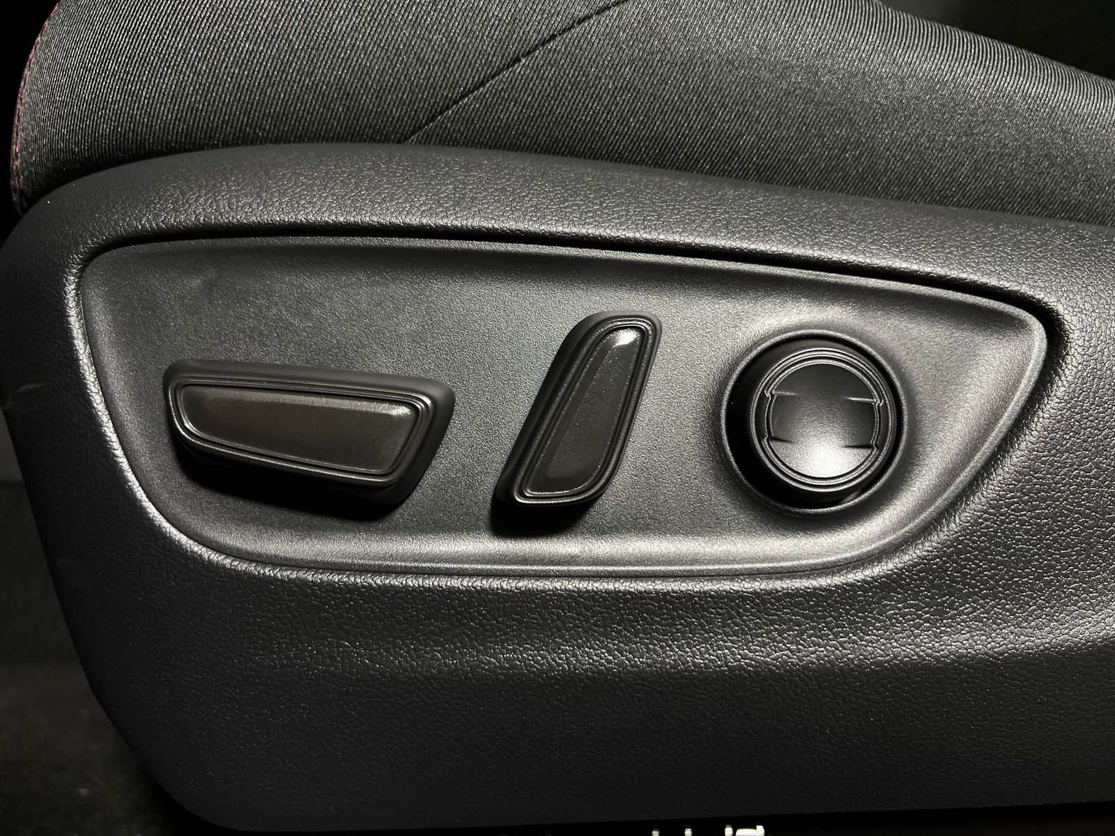 Thumbnail: 2025 Toyota RAV4 - 11