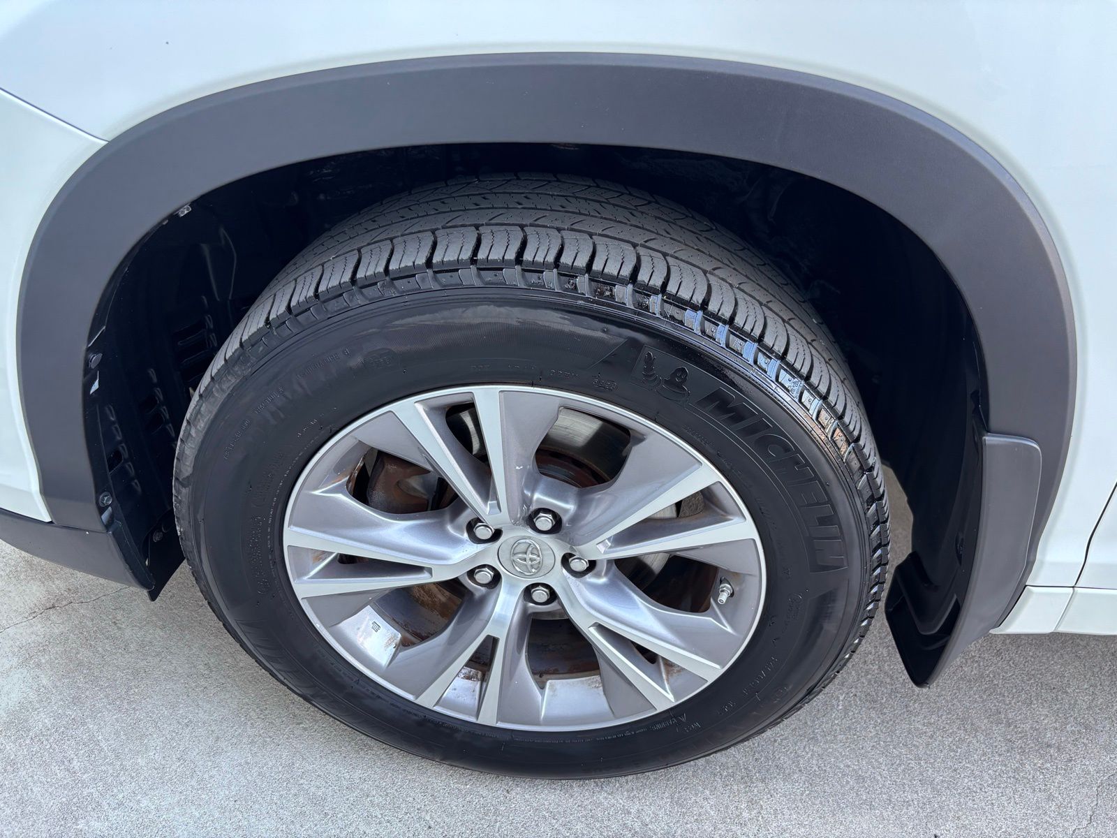 Used Car 2015 Toyota Highlander  Xle V6 For Sale Under $12,000 In Austin, Texas