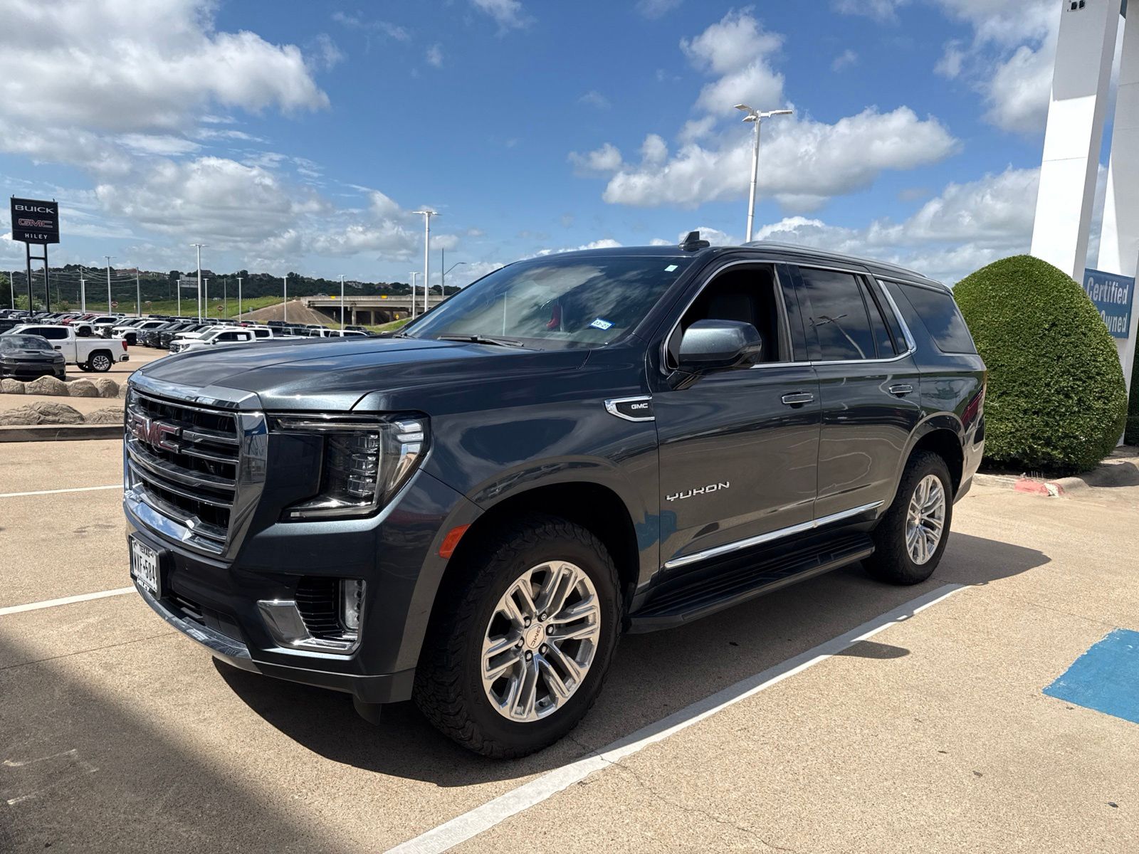 Gray (Dark Sky Metallic) 2021 GMC Yukon SLT 4WD SUV / Crossover Four-Wheel Drive