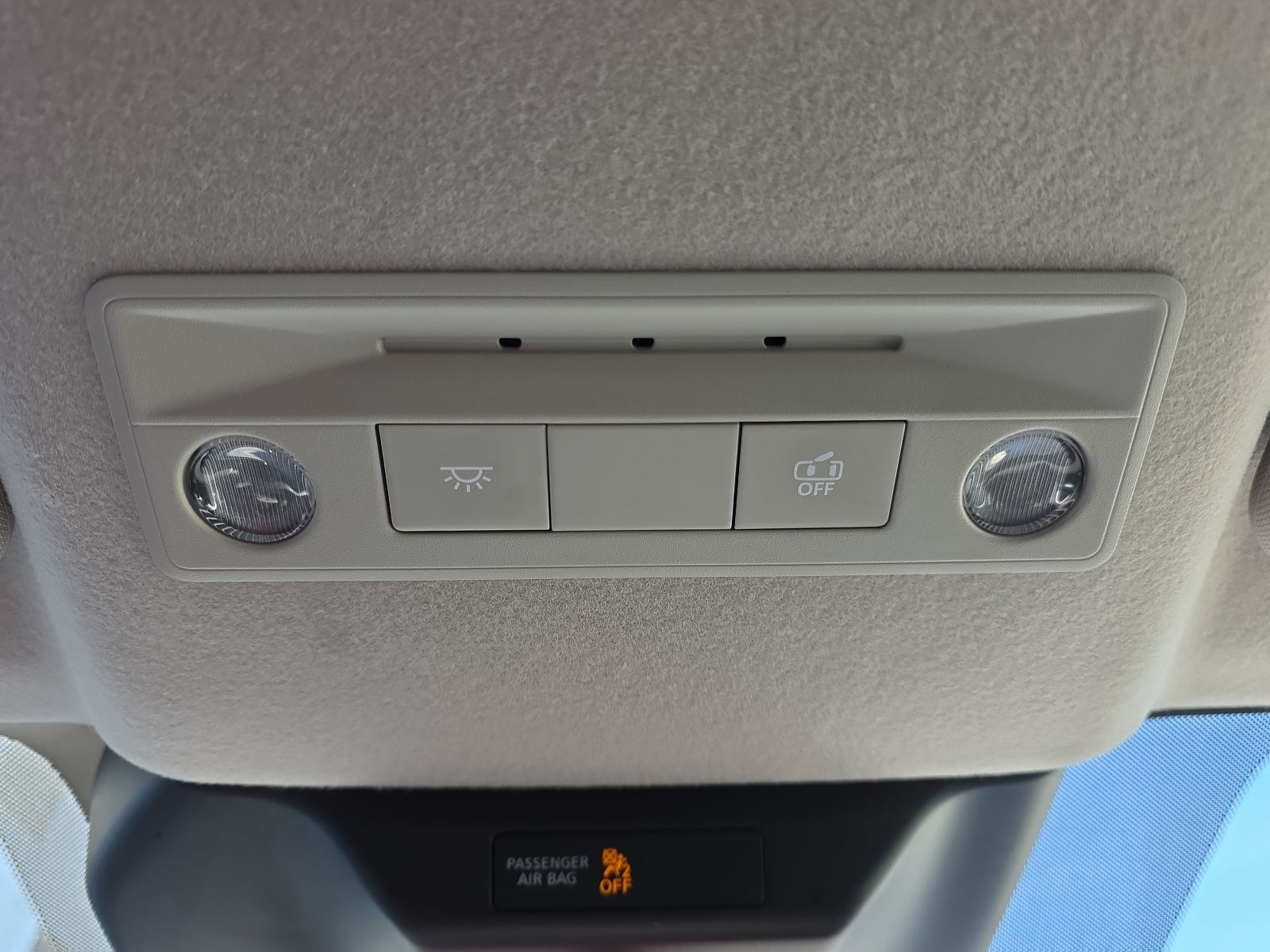 Used 2025 White Nissan SV image 28