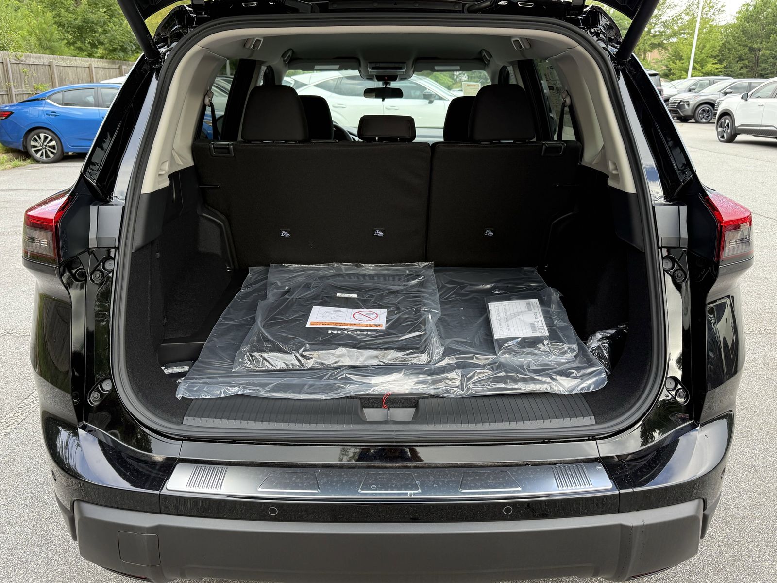 2025 Nissan Rogue SV photo 3