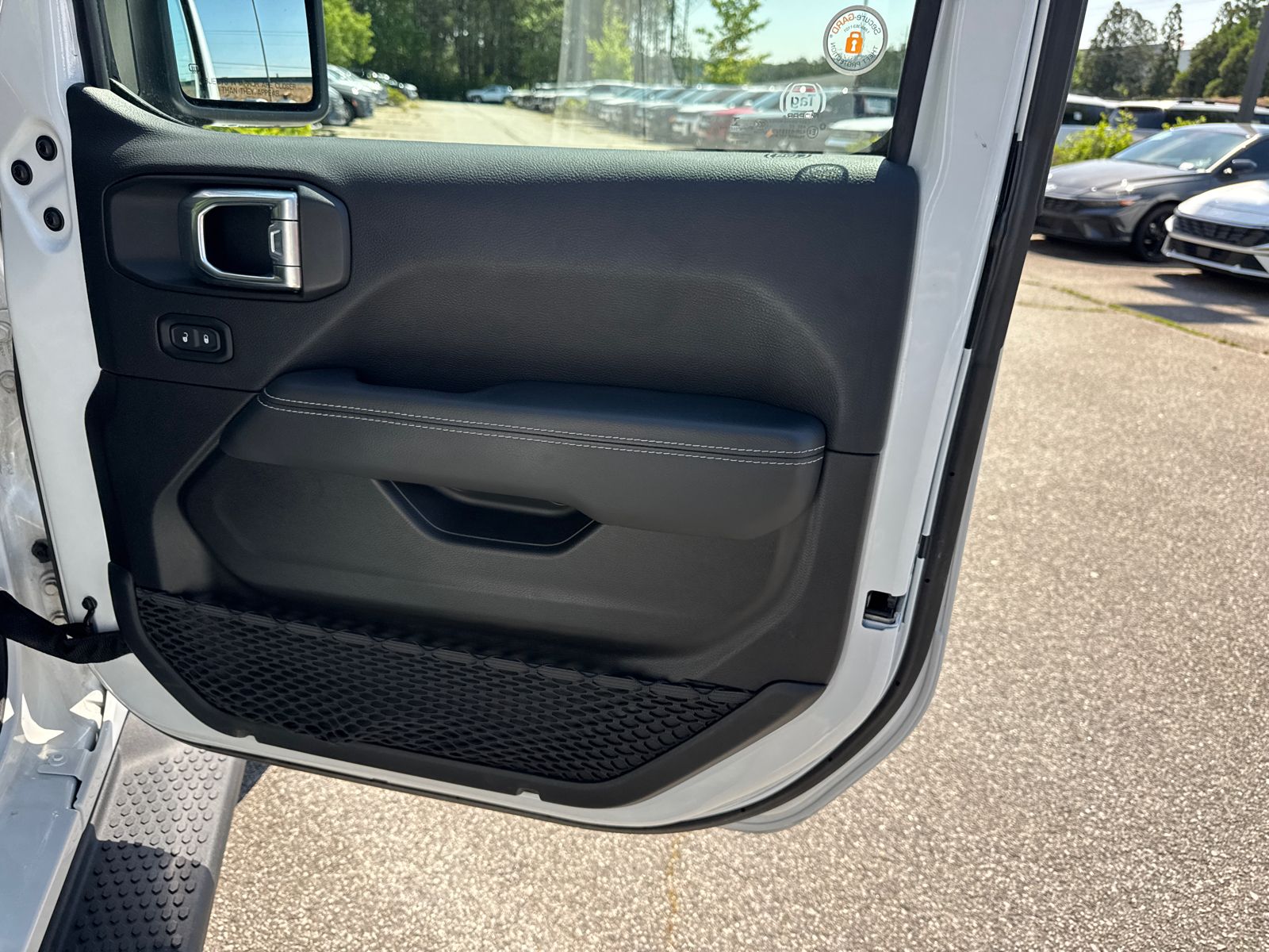 Used 2022 White/off-white Jeep Unlimited Sahara image 14