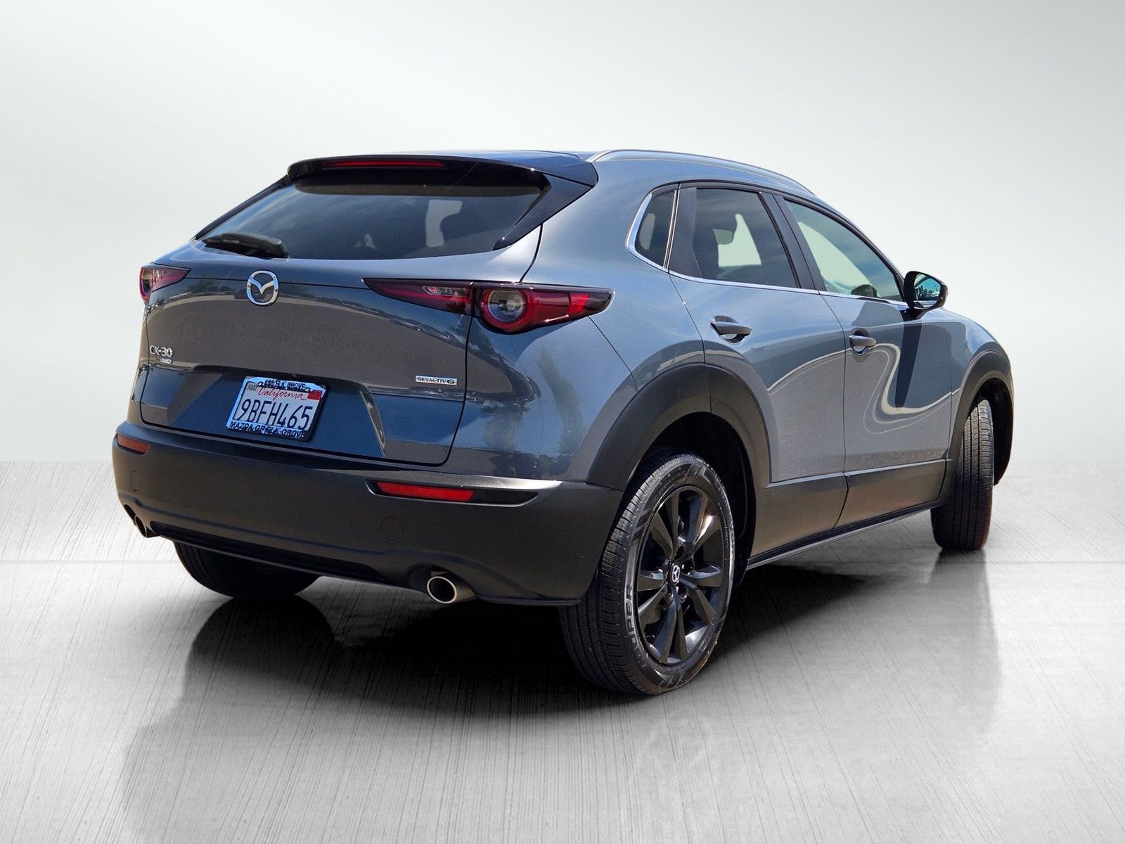 View vehicle photo 4