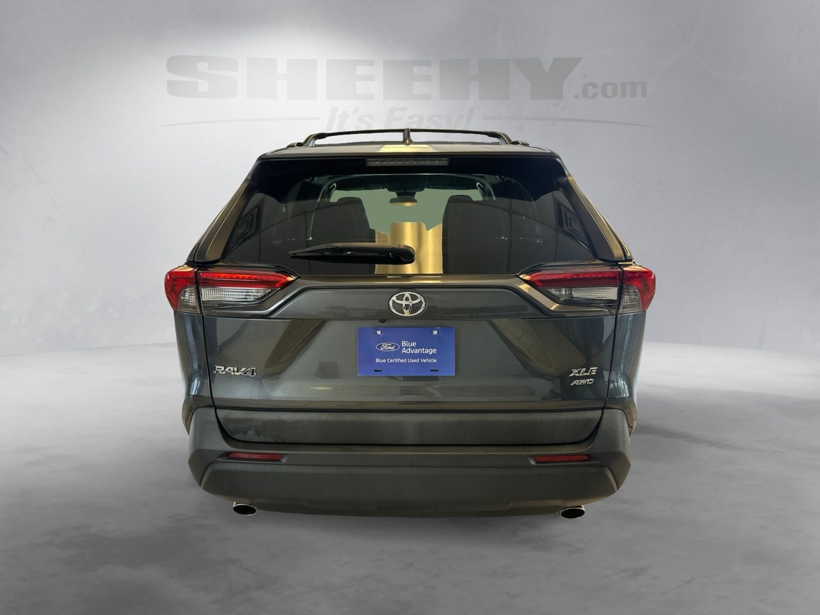 Used 2020 Magnetic Gray Metallic Toyota XLE image 13