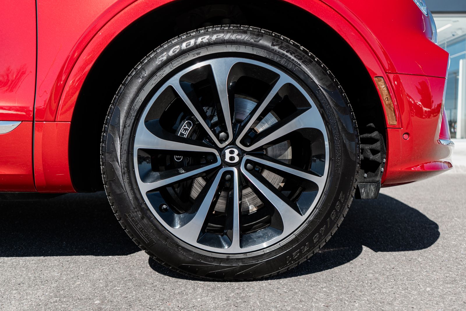 2024 Bentley Bentayga Azure - Photo 16