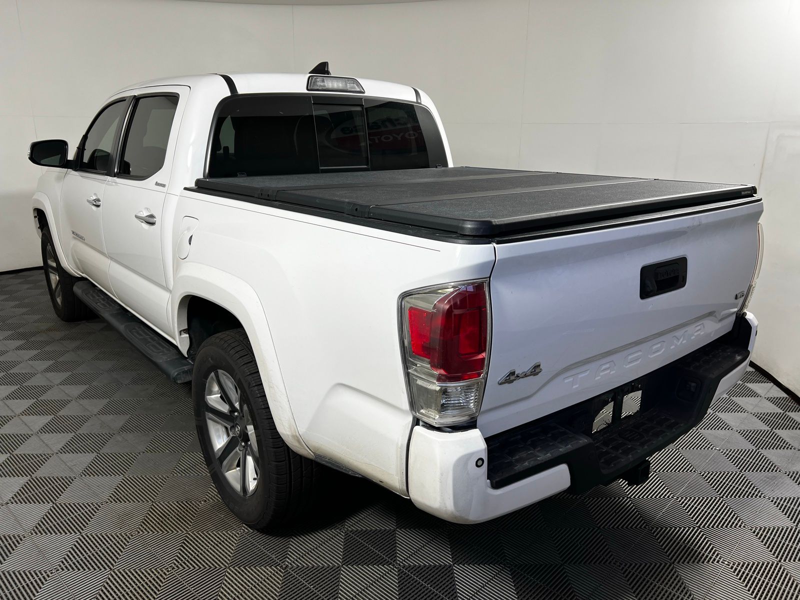 2017 Toyota Tacoma Limited 7
