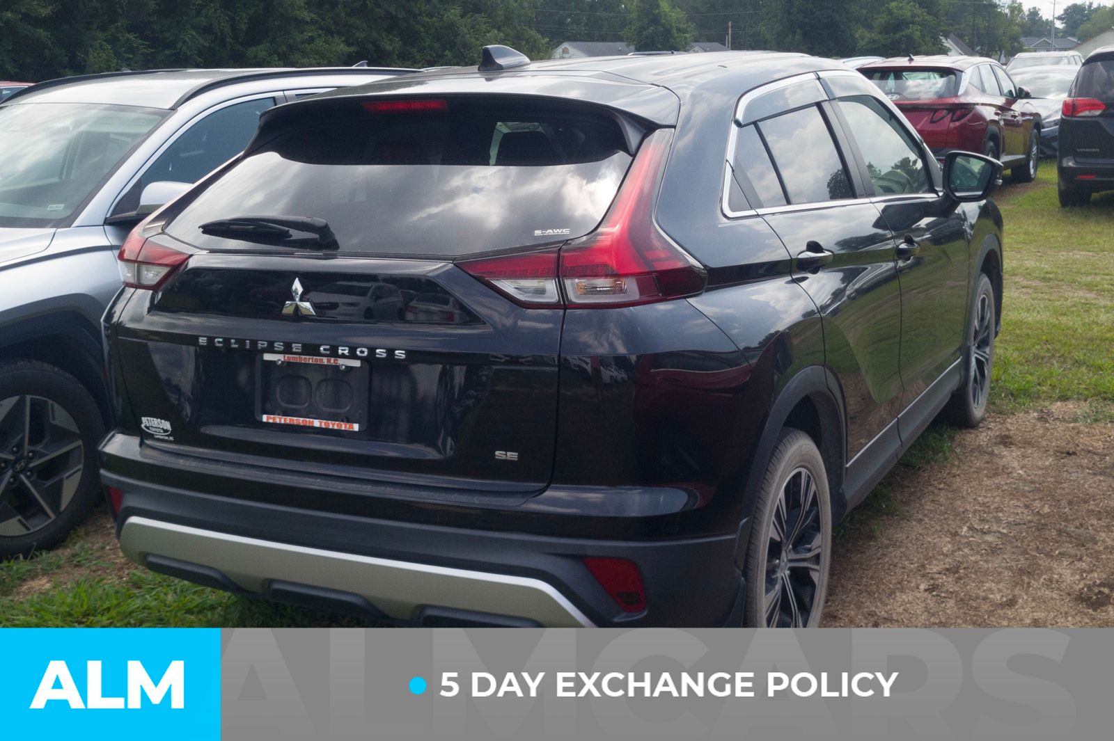 Used 2022  Mitsubishi SE image 3