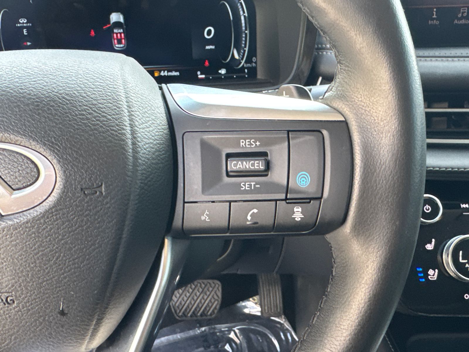 Used 2024 Gray INFINITI LUXE image 27