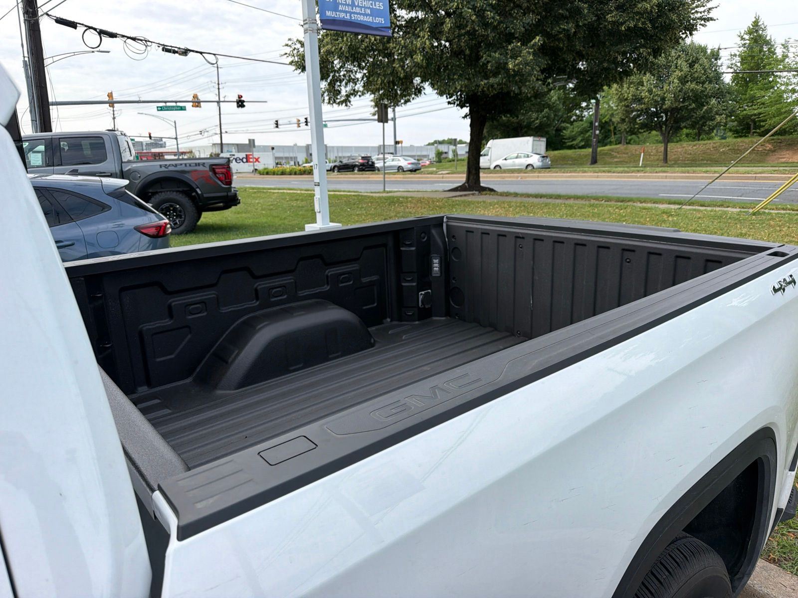 Used 2025 Summit White GMC Elevation image 23