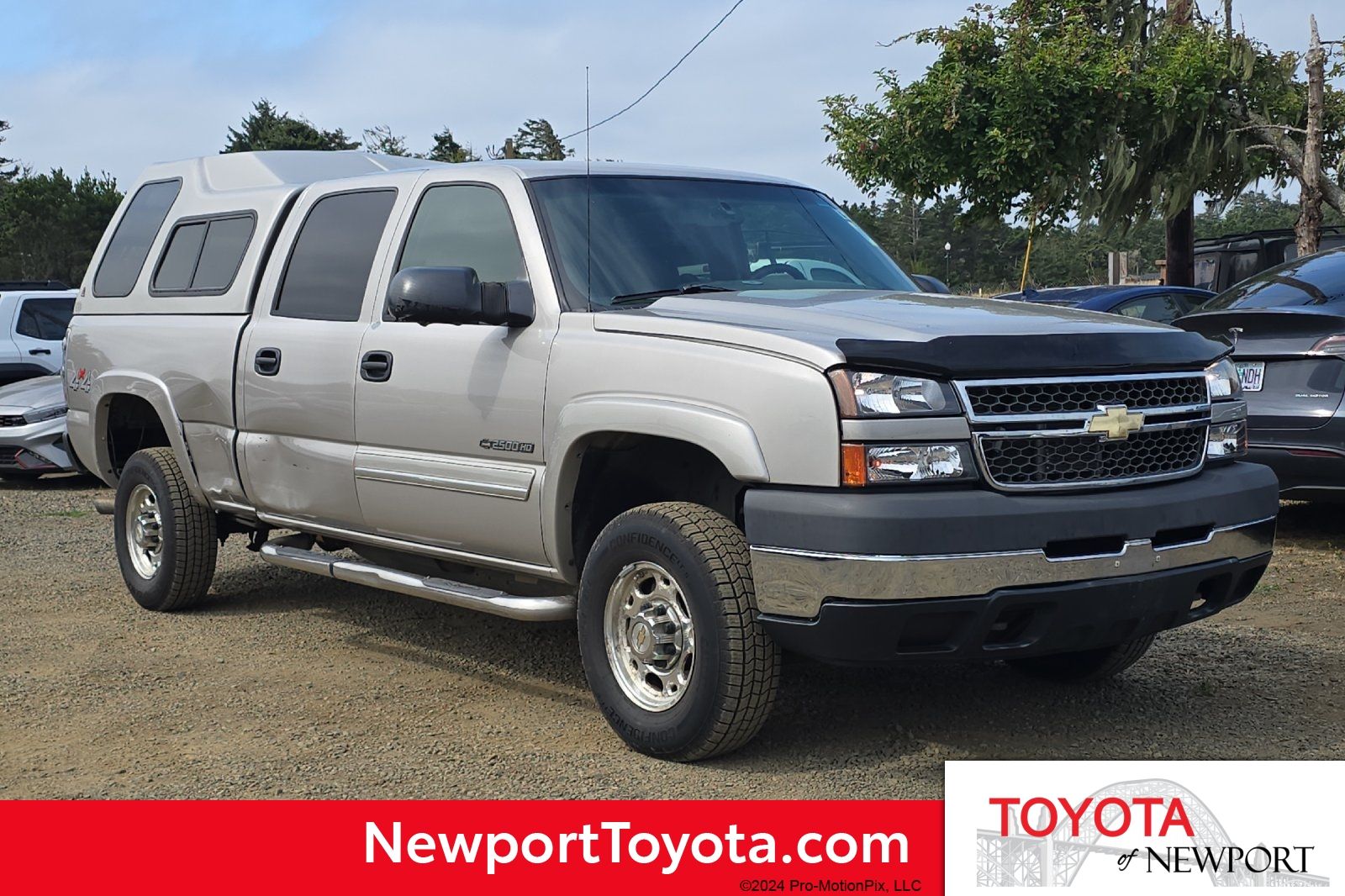 Silver Birch Metallic 2005 Chevrolet Silverado 2500HD Pickup Truck Four-Wheel Drive 4-Speed Automatic Overdrive