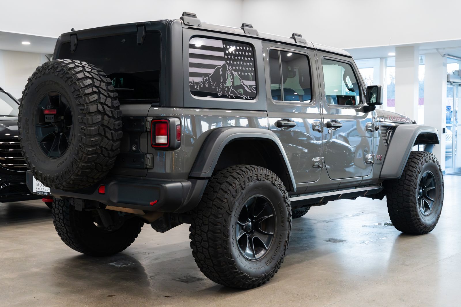 View vehicle photo 4