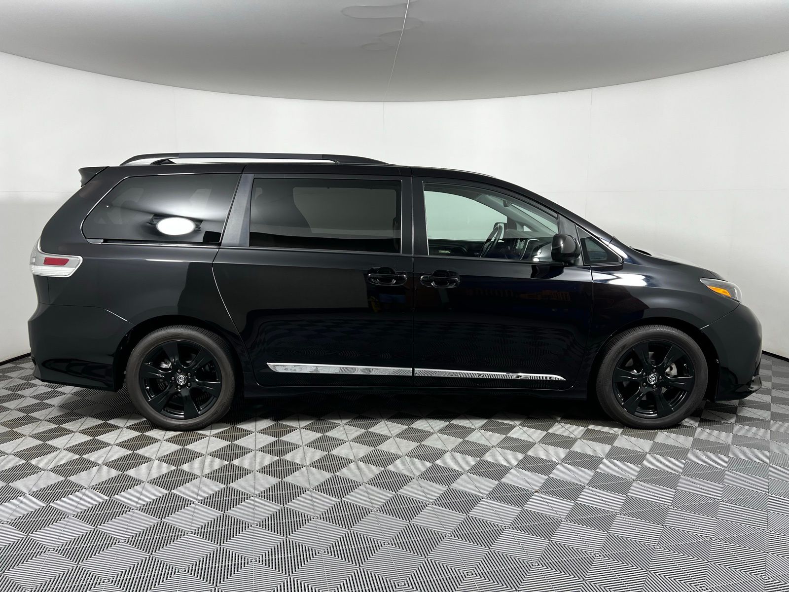 2020 Toyota Sienna SE 3