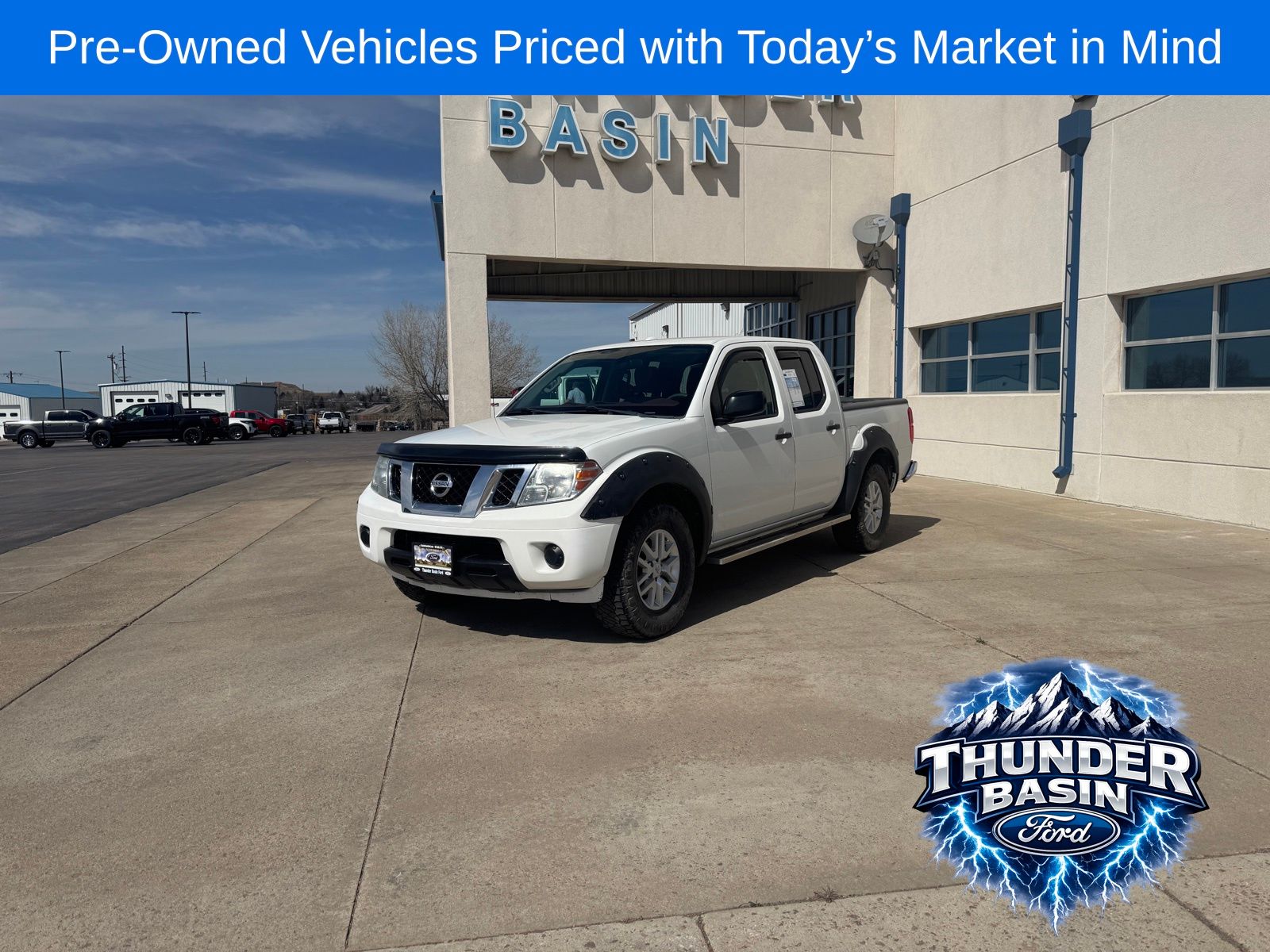 Glacier White 2016 Nissan Frontier SV Crew Cab Pickup Truck 4X2 5-Speed Automatic Overdrive