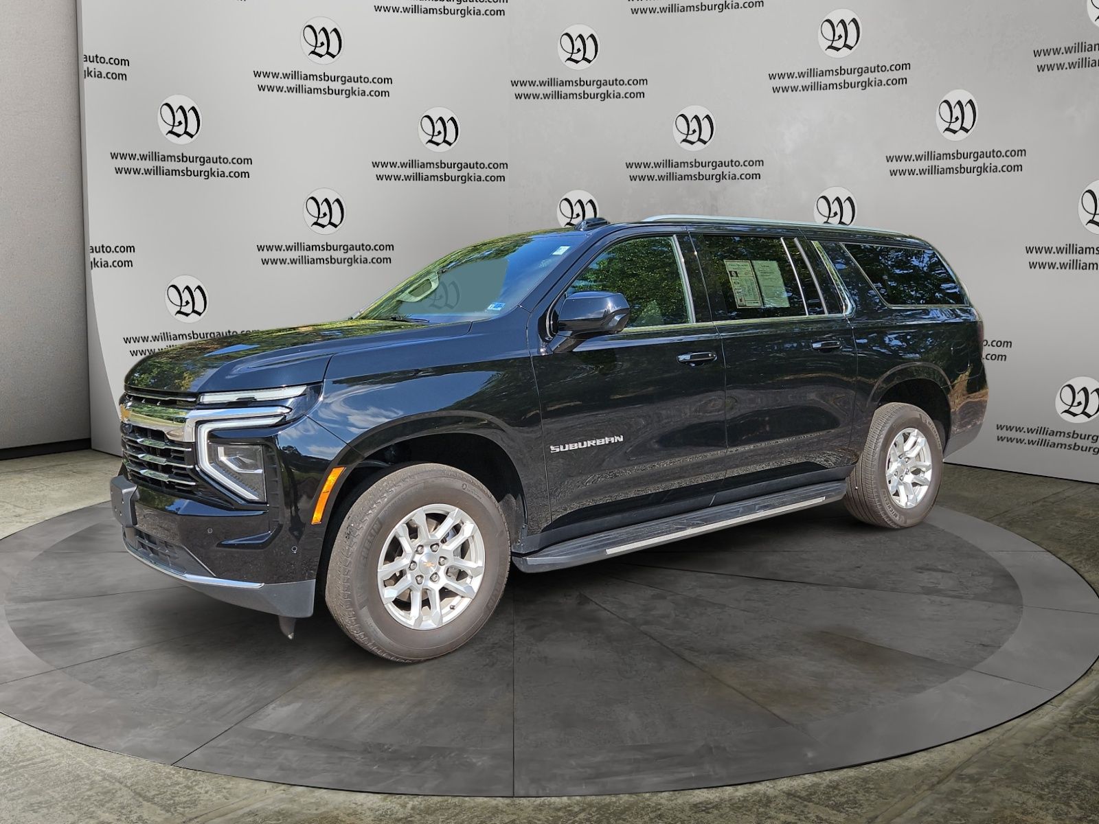 2025 Chevrolet Suburban LT