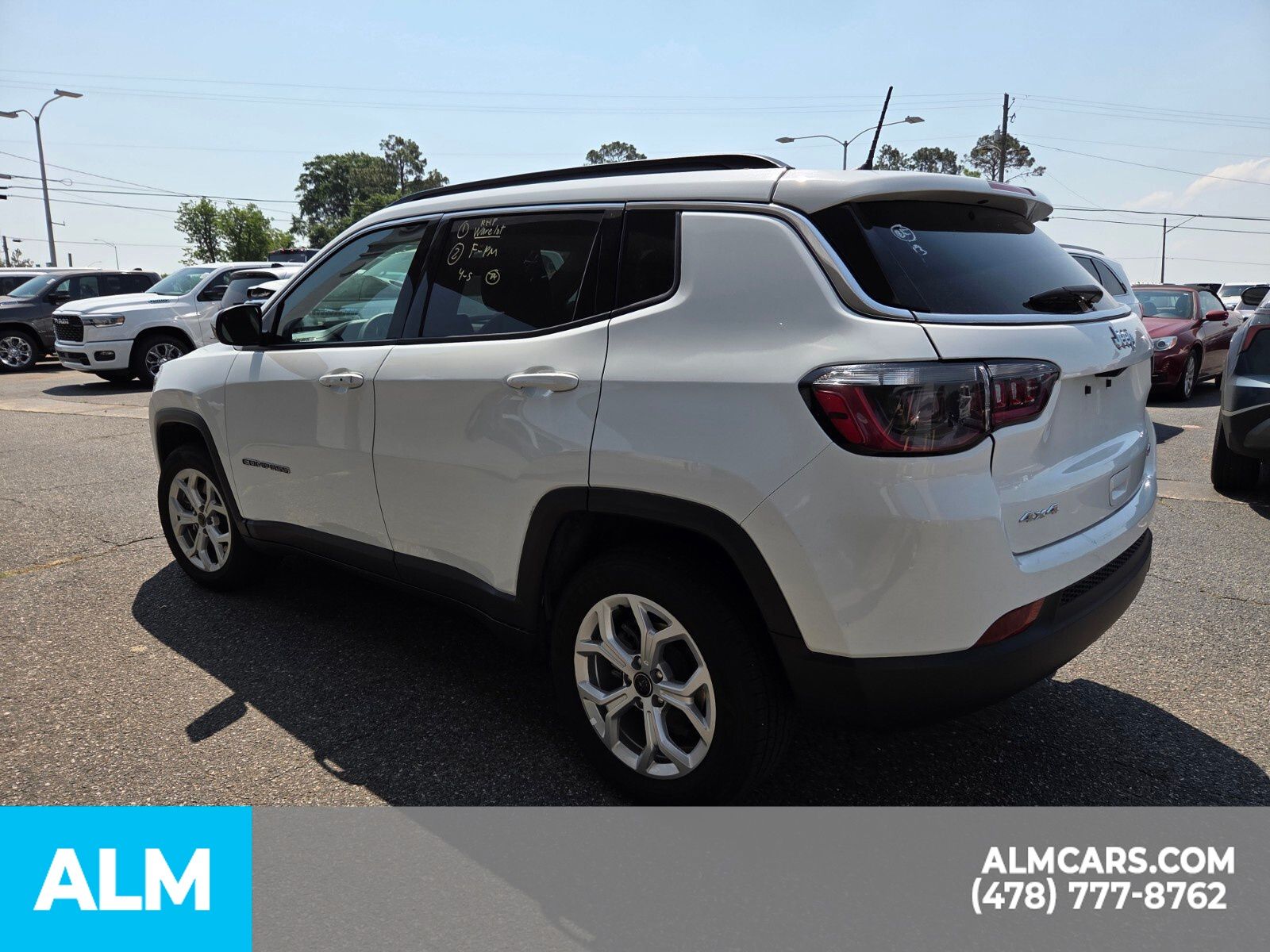 Used 2025 White Jeep Latitude image 13