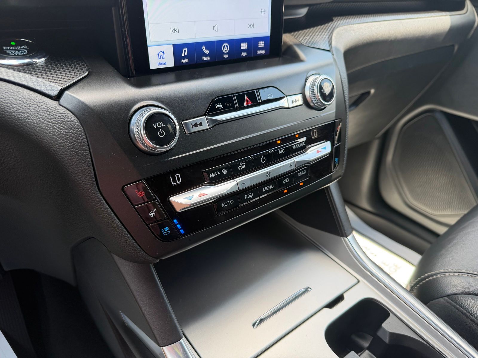 2020 Ford Explorer image 23